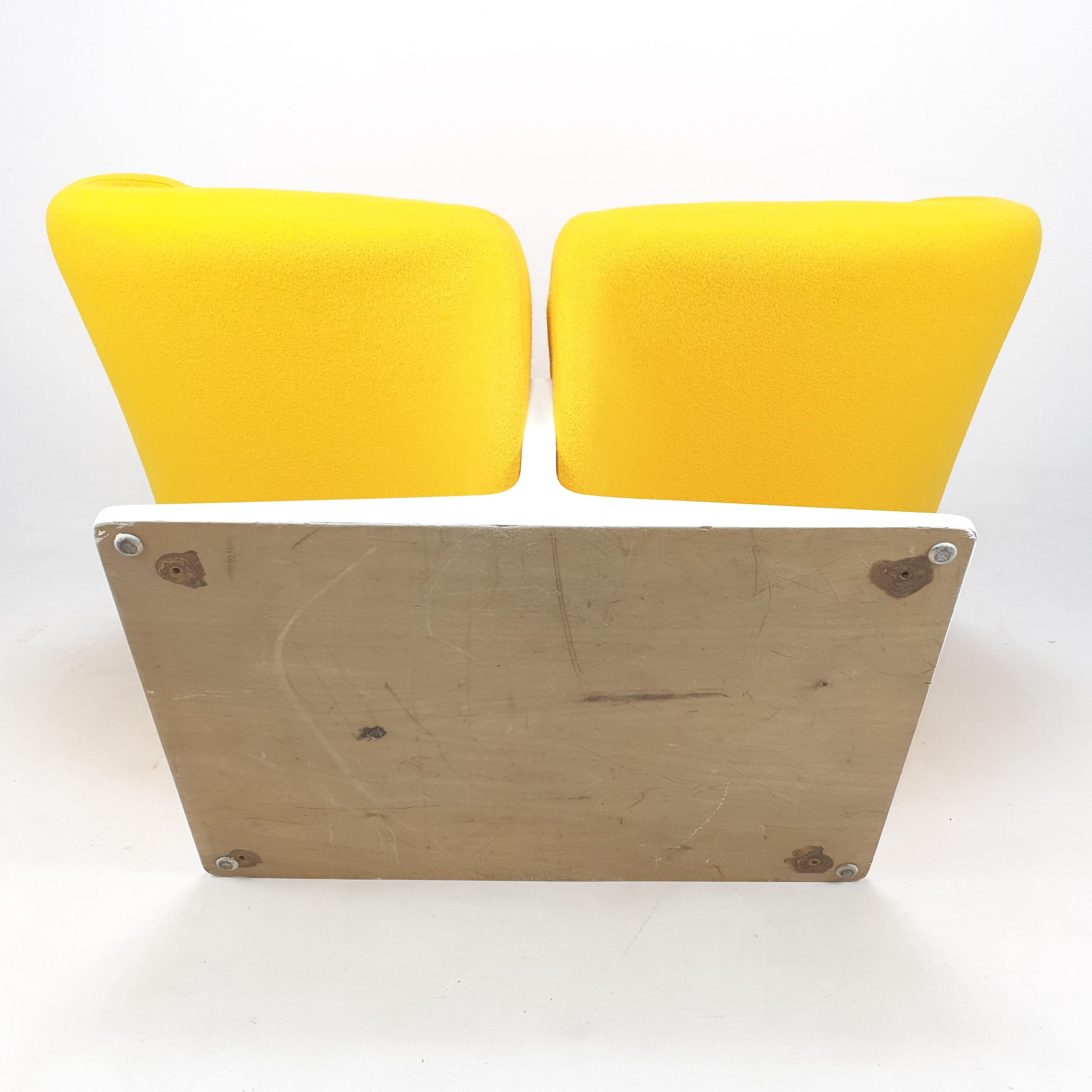Mid Century Ribbon Chair by Pierre Paulin for Artifort, 1960's For Sale 6