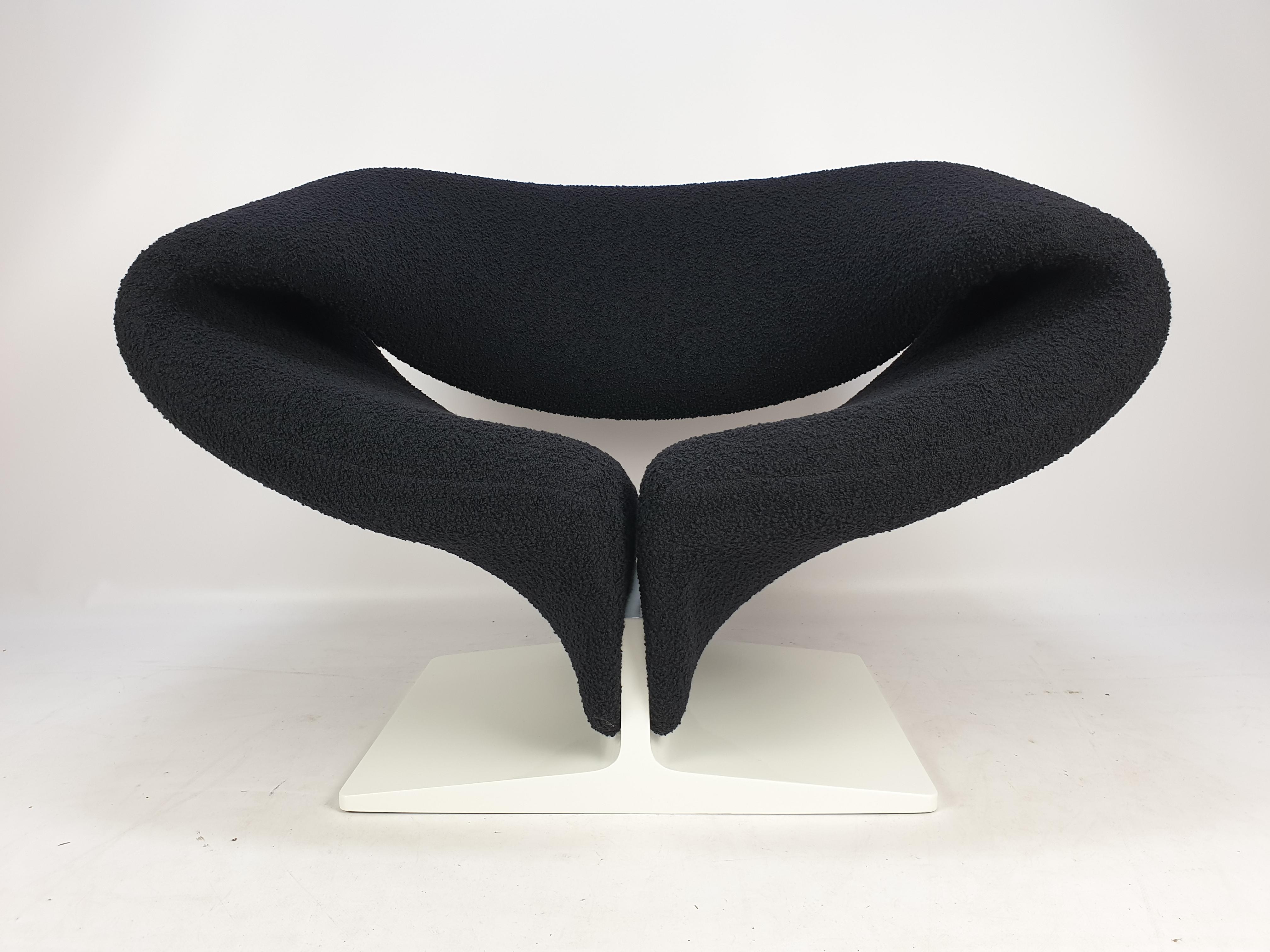 Stunning ribbon chair, designed by the French designer Pierre Paulin in the 60's. It is produced by Artifort. The chair is amazingly comfortable. It is completely restored with new fabric and new foam. The wonderful black bouclé wool fabric is