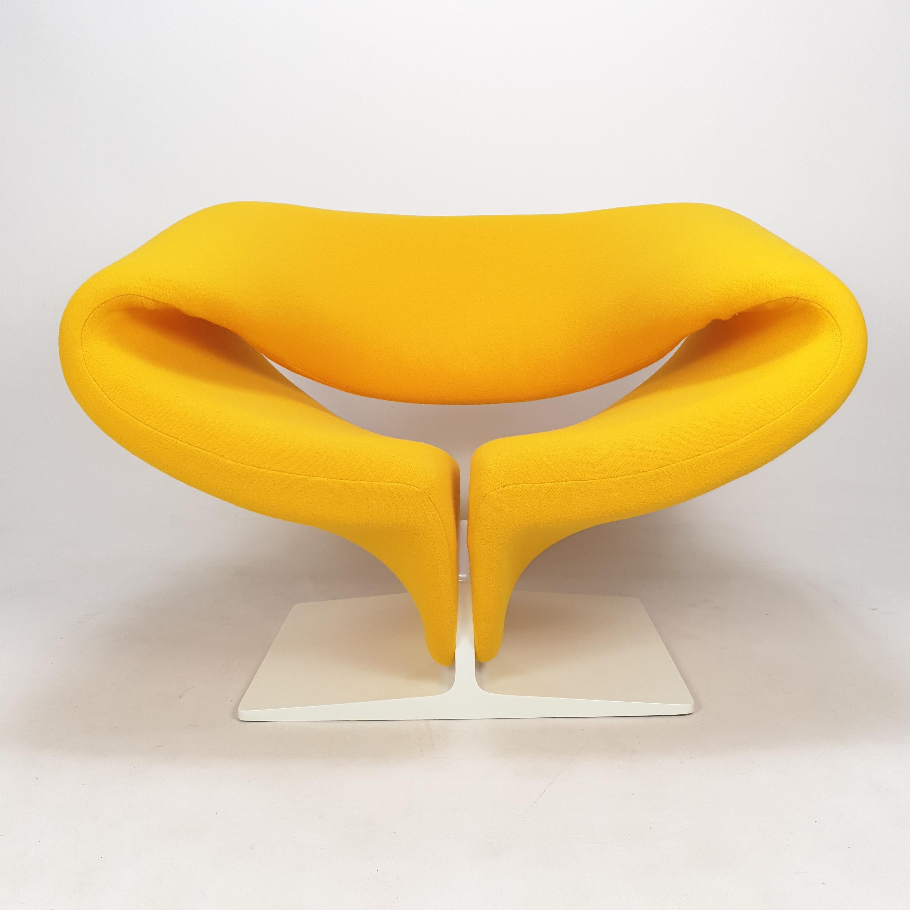 Dutch Mid Century Ribbon Chair by Pierre Paulin for Artifort, 1960's For Sale