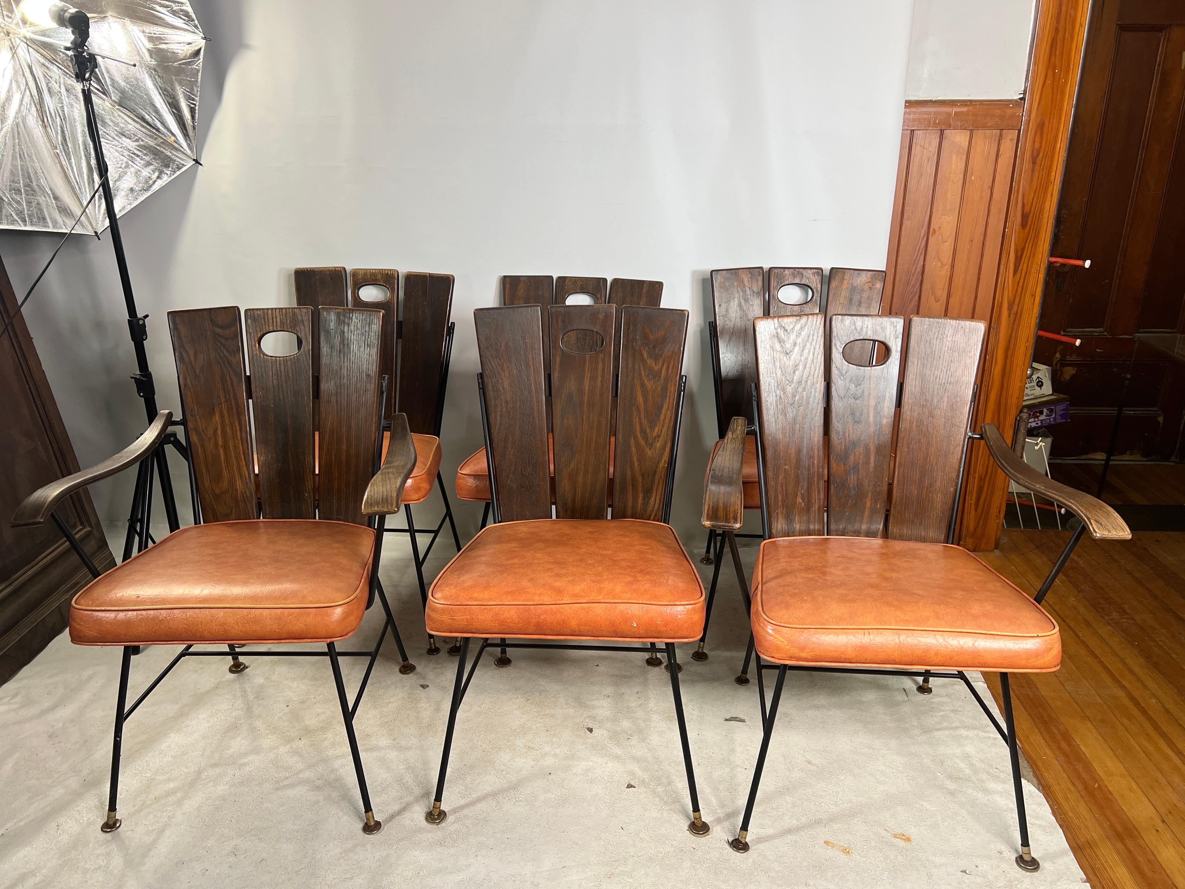 Nous proposons à la vente un lot de 6 chaises de jardin en fonte de Richard McCarthy.

La largeur de la chaise de capitaine est de 
25