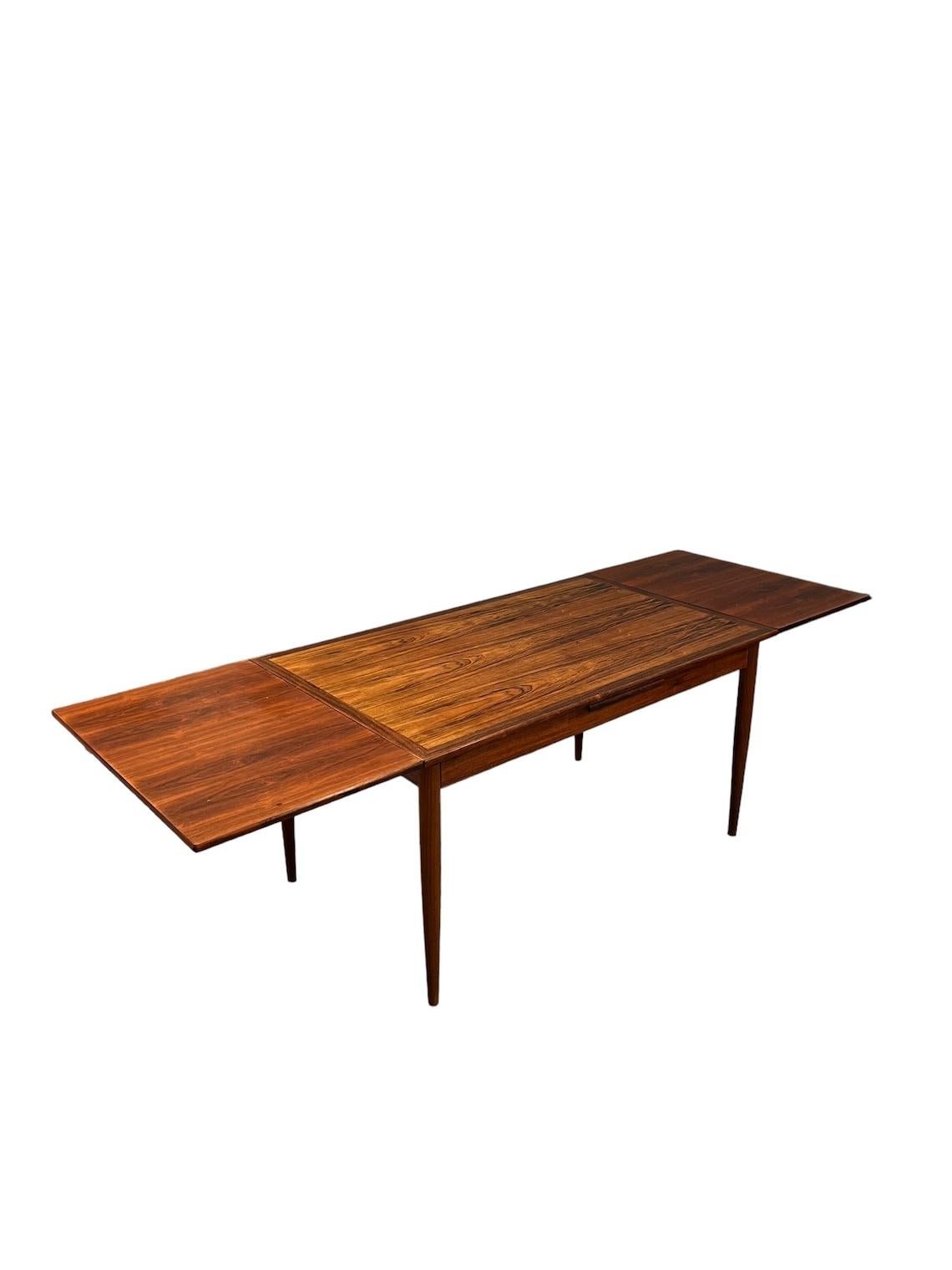 Mid-Century Risewood Dinning Table w/ 2 inner Leaf. L55.5 x D33.5 x H29.5 inches each leaf 21.5 inches on each side total length when fully opened 98.5 inches 