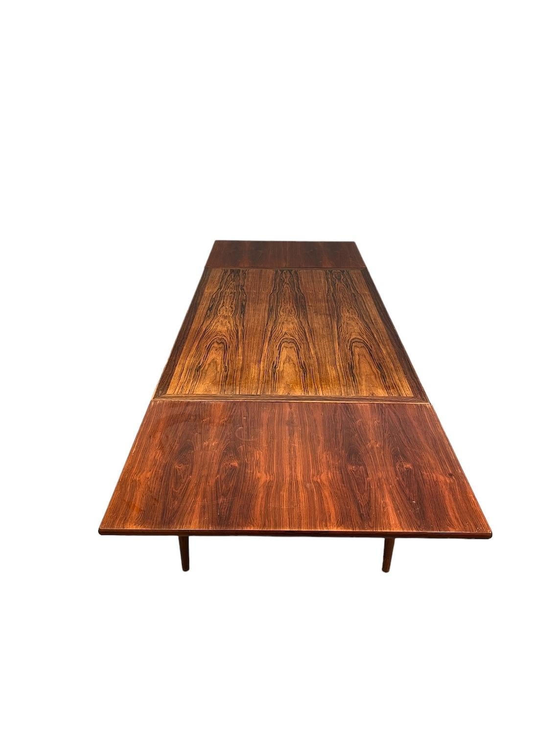Mid-Century Modern Mid-Century Risewood Dinning Table w/ 2 inner Leaf