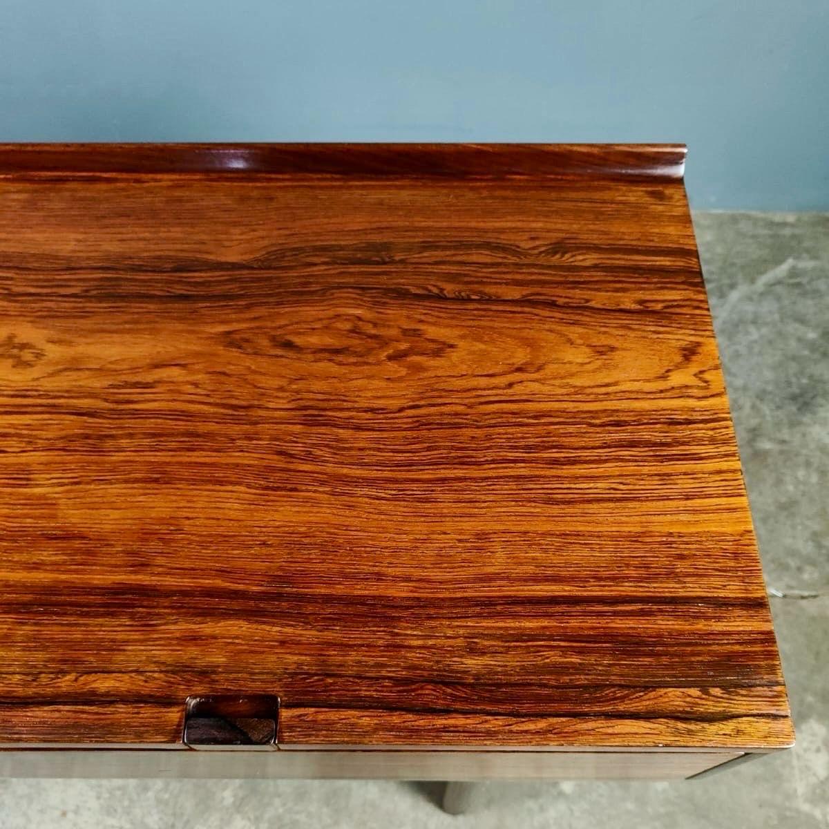 Bois de rose Console/bureau vintage du milieu du siècle dernier Robert Heritage pour Archie Shine en vente
