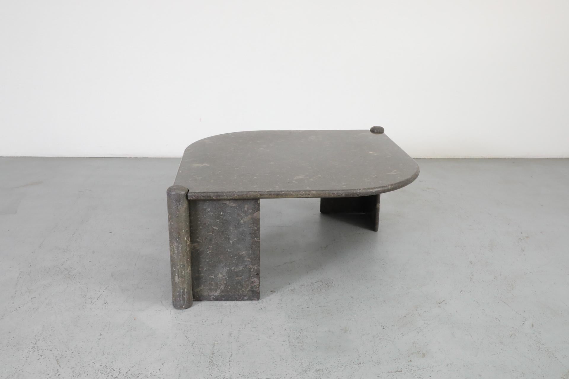 Table basse en pierre naturelle 