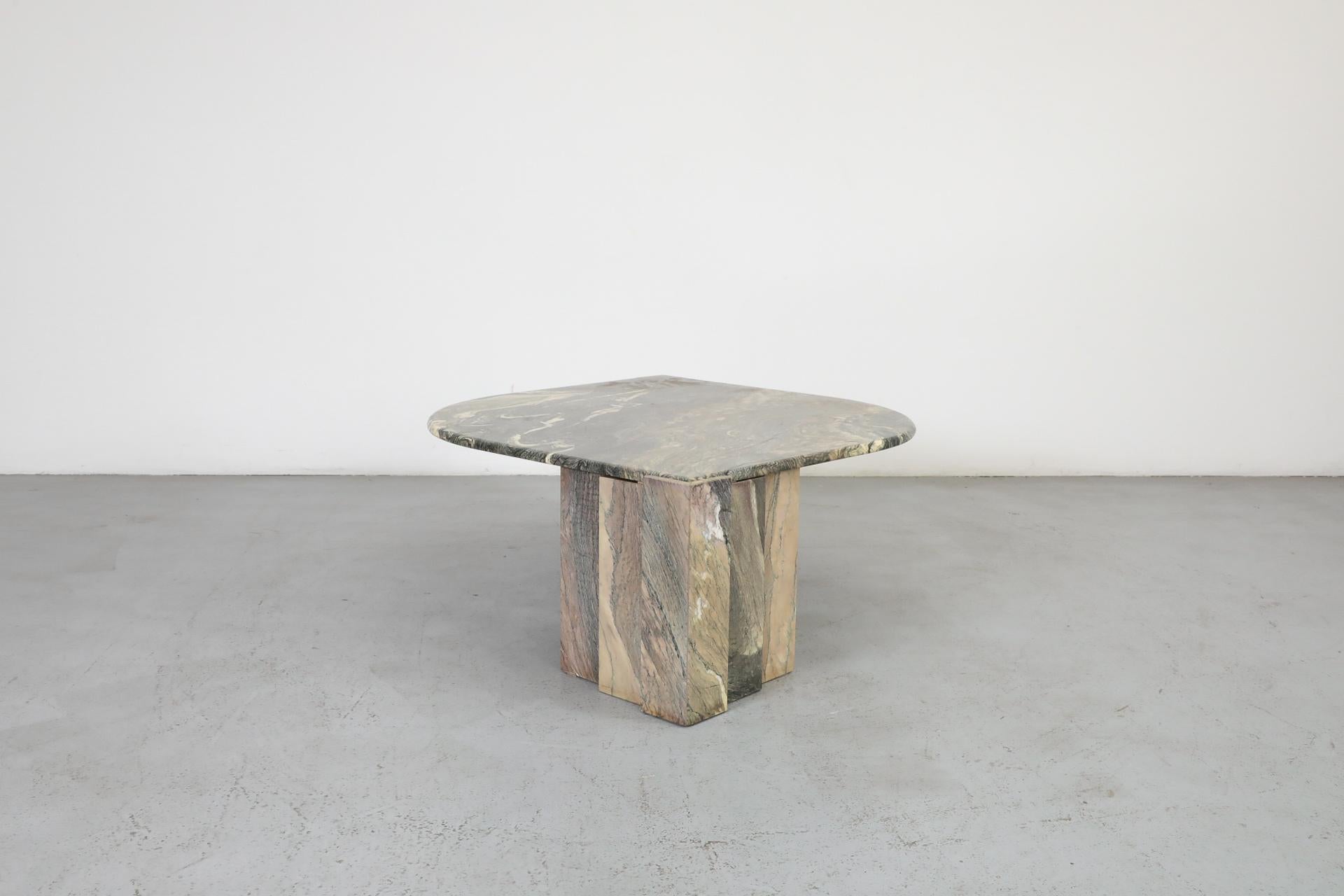 Mitte des Jahrhunderts Roche Bobois zugeschrieben Grün-Grauer Marmor Katzenauge Couchtisch (Moderne der Mitte des Jahrhunderts)
