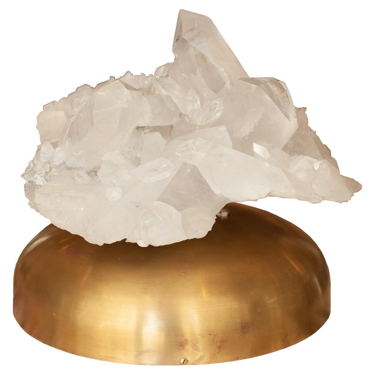 Lampe spécimen en cristal de roche du milieu du siècle avec base en laiton