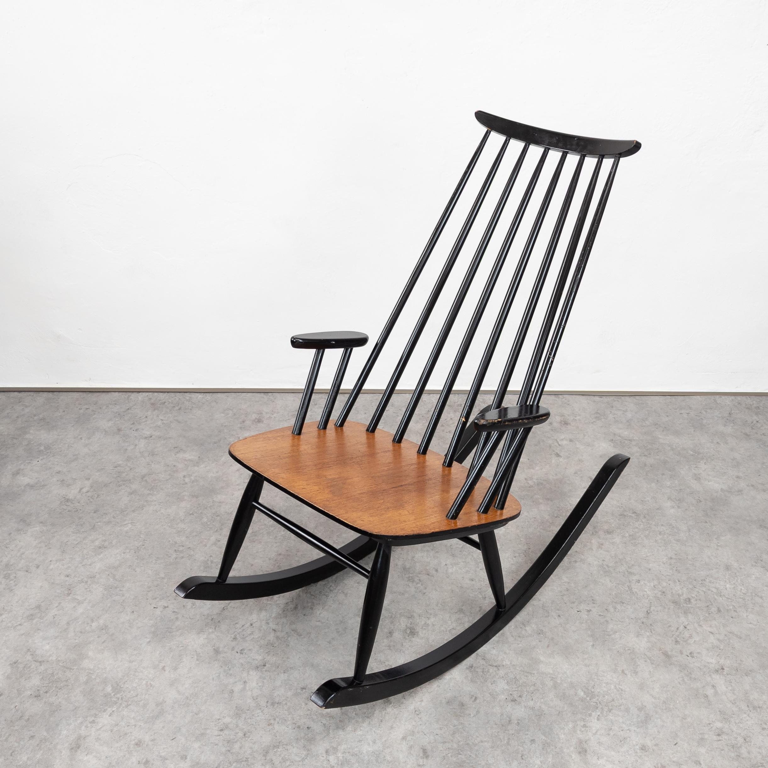 Beautiful wooden rocking chair designed by Finnish designer Varjosen Puunjalostus for Uusikylä in 1960's. Made of solid beech and teak. In very good original condition with traces of wear consistent with age and use. Firm and stable. Dimensions: 57
