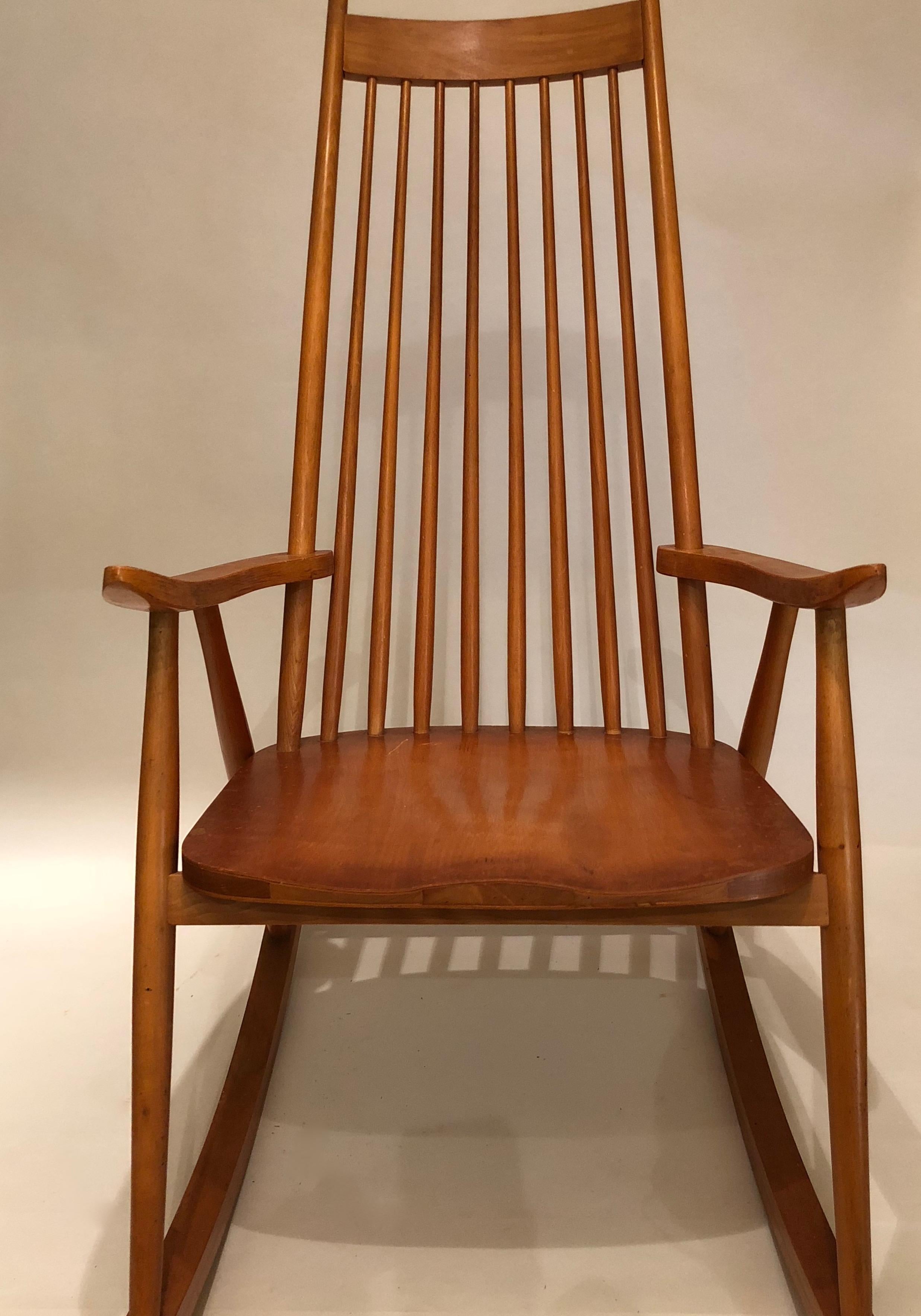 Rocking chair in beachwood made in Czechoslovakia in early 1950s.
Simple design inspired from Shaker and Scandinavian design.
With original patina.