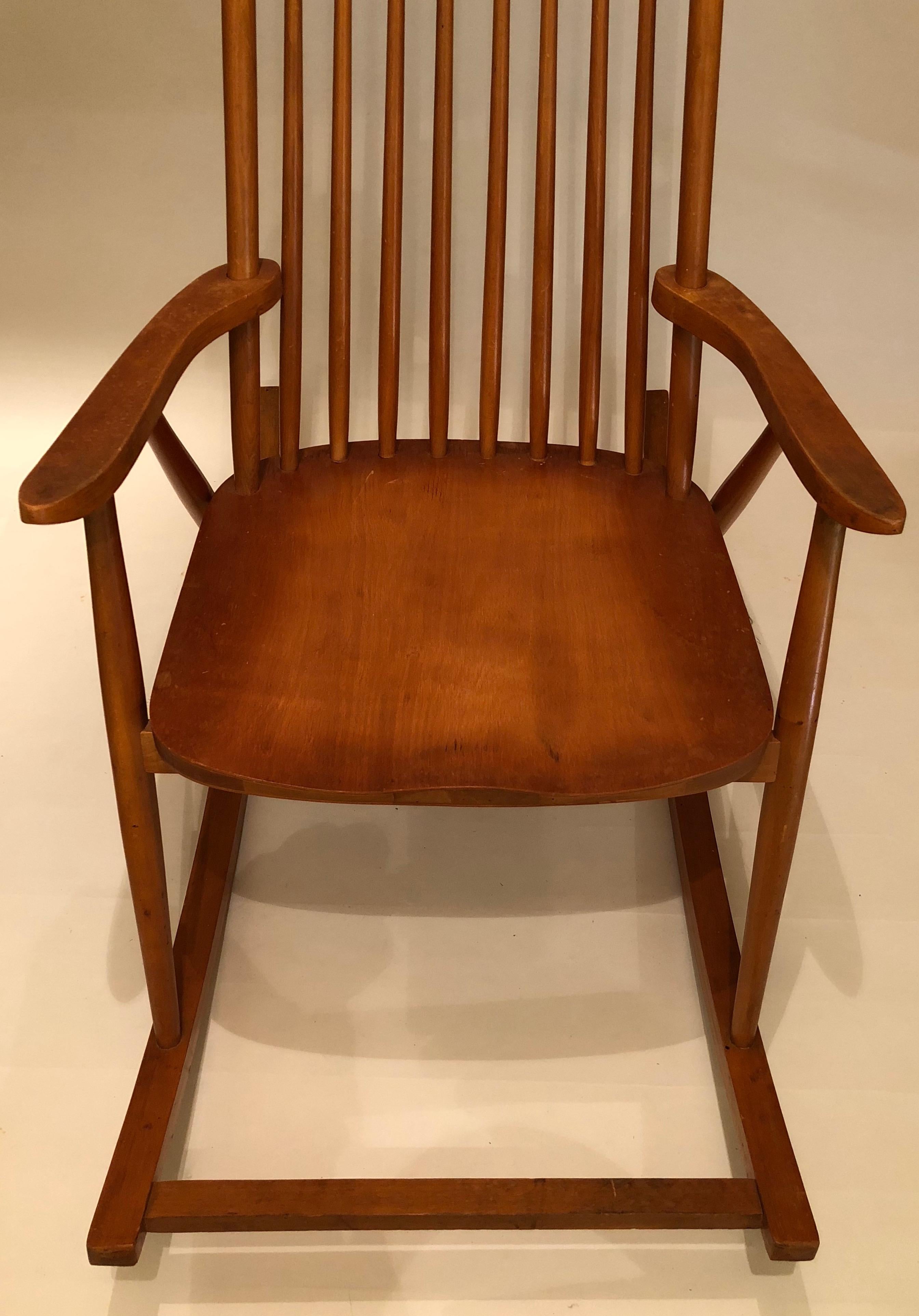 Rocking Chair aus Buchenholz aus der Mitte des Jahrhunderts (Tschechisch) im Angebot