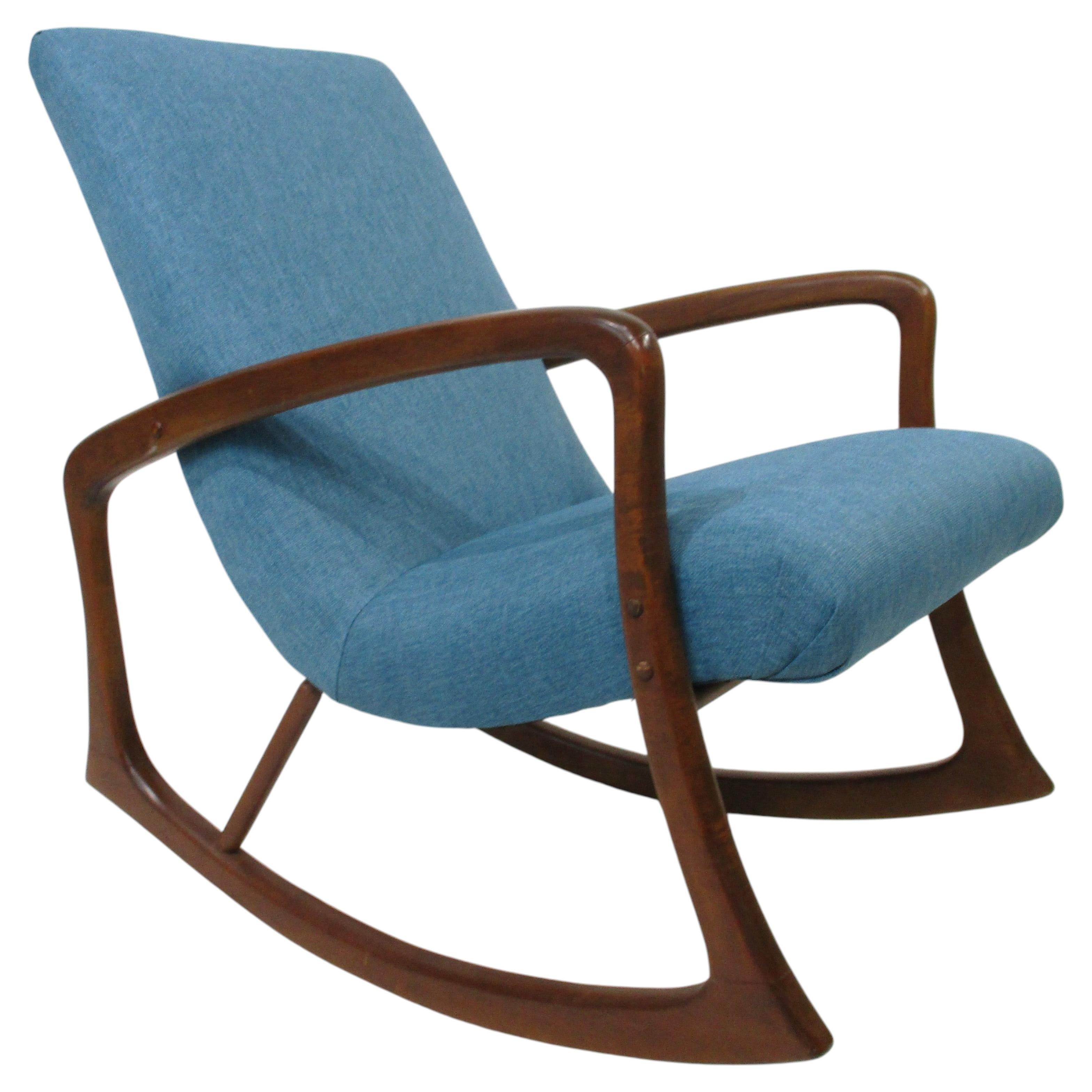 Fauteuil à bascule du milieu du siècle, dans le style de Hans J. Wegner (Danemark)
