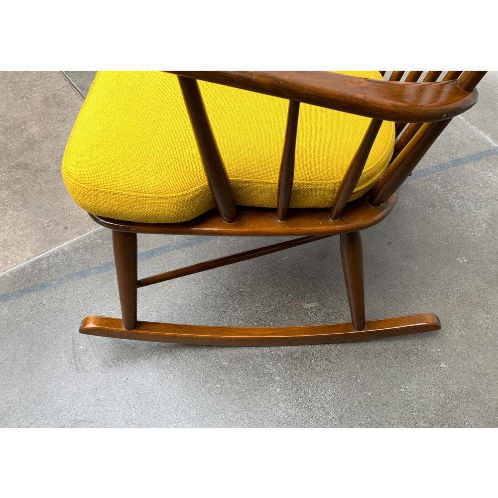 Fauteuil à bascule du milieu du siècle avec nouveau coussin Kvadrat par Børge Mogensen, années 1960 en vente 4
