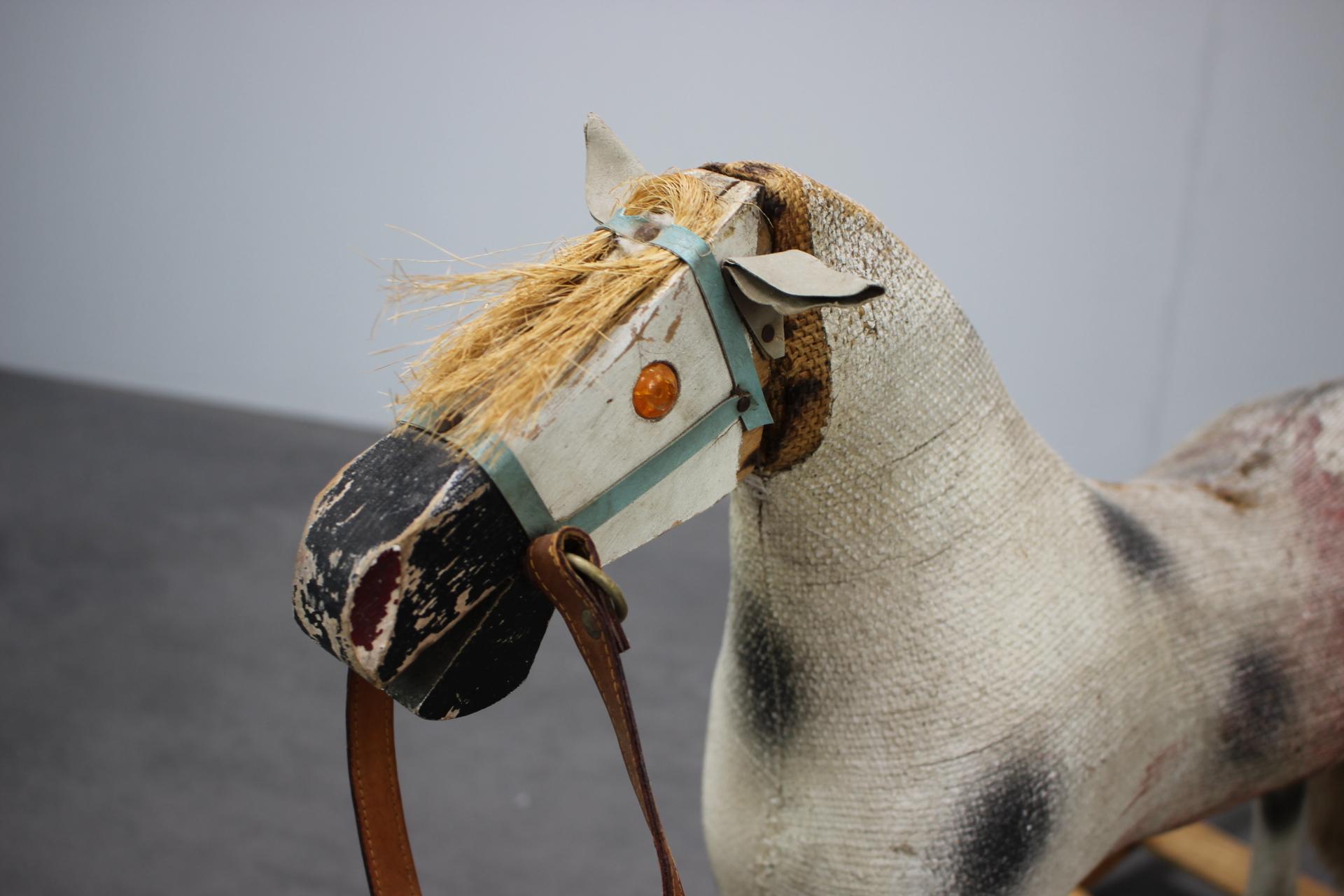 Milieu du XXe siècle Cheval à bascule du milieu du siècle, 1960, Tchécoslovaquie en vente