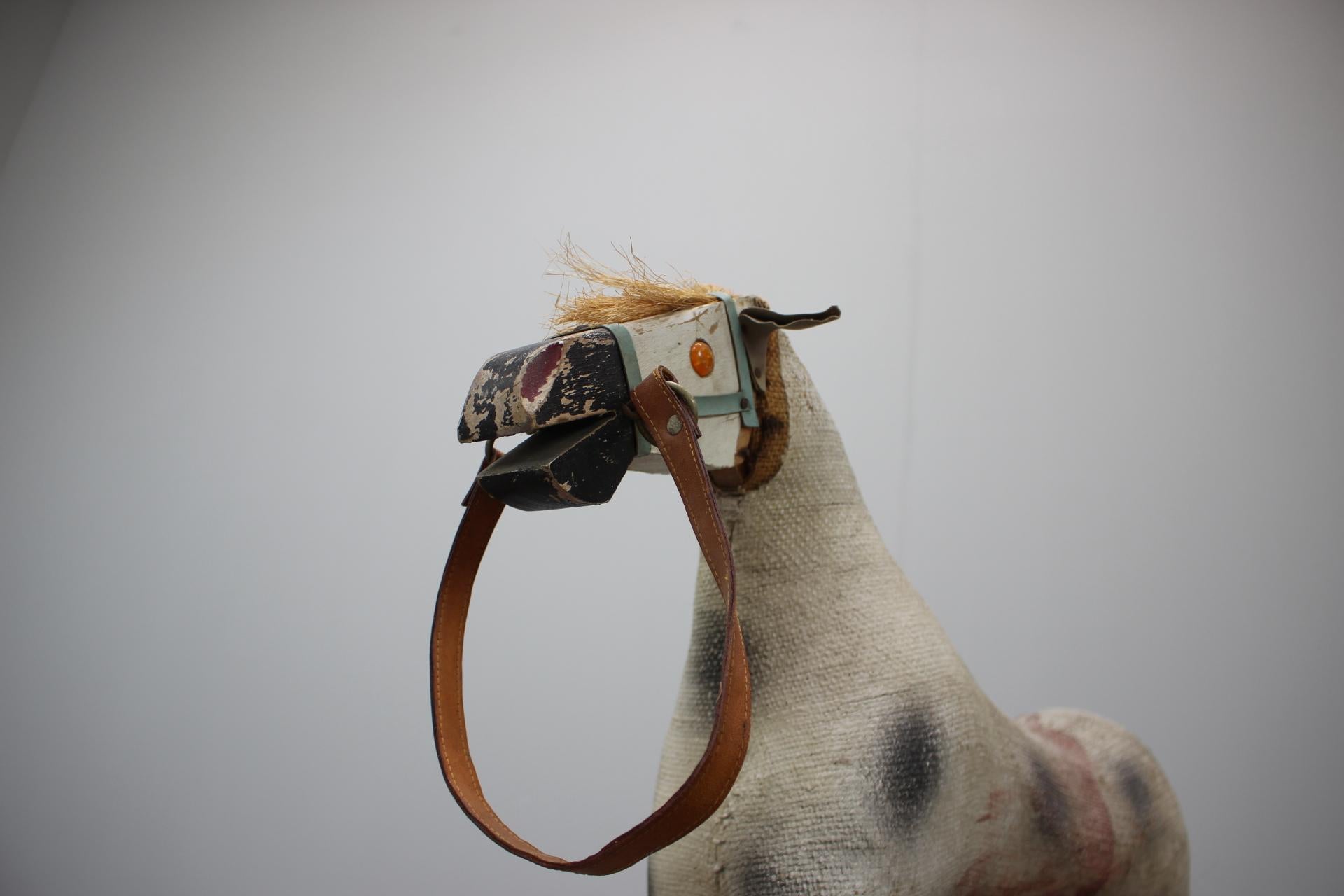 Cheval à bascule du milieu du siècle, 1960, Tchécoslovaquie en vente 1