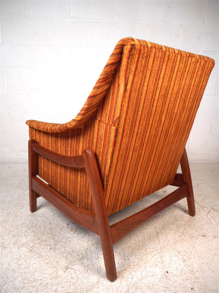 Midcentury Rocking Lounge Chair by Paoli Chair Co. at 1stDibs