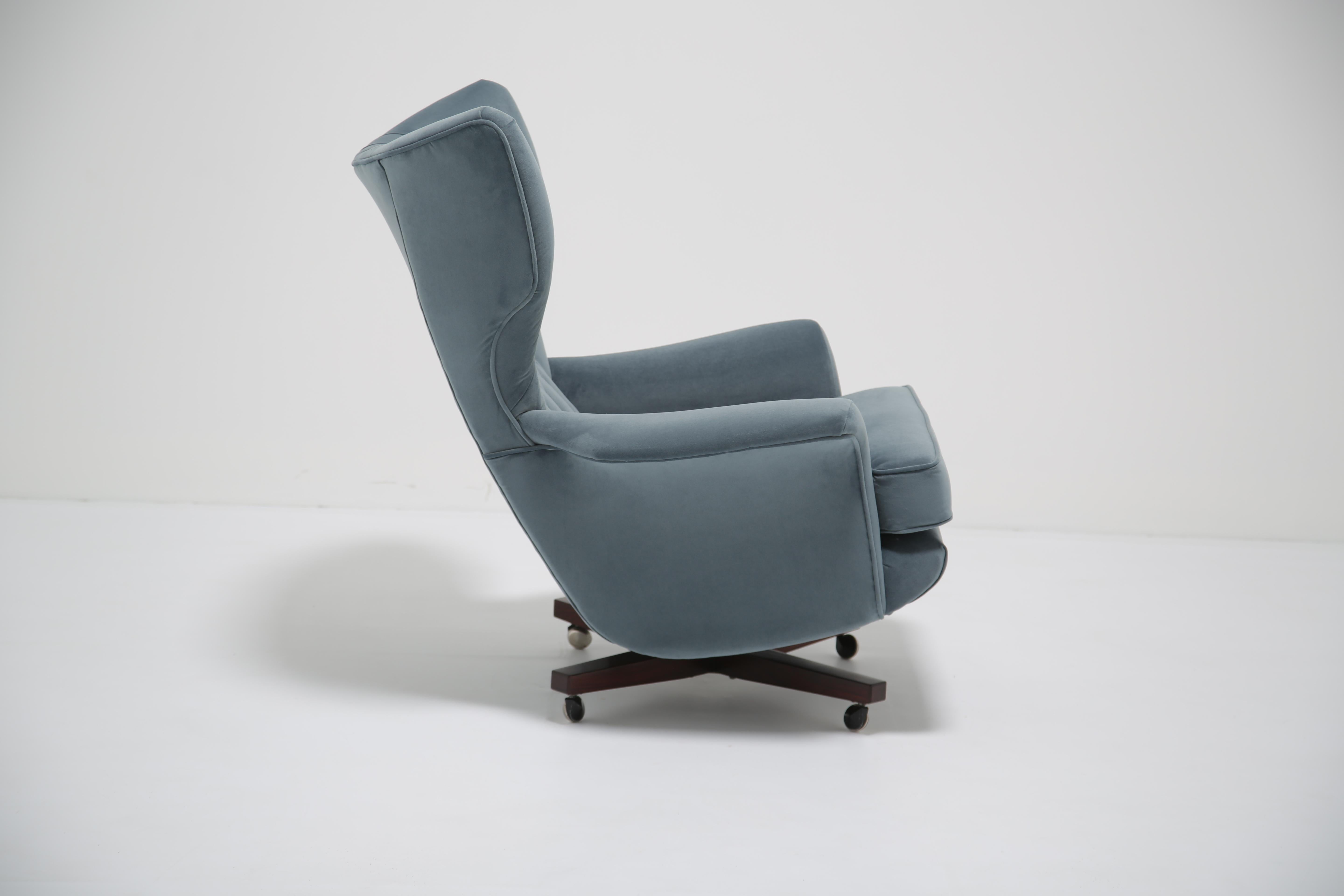 Mid-Century Rocking & Swivel Lounge Armchair 'Blofeld' 6250 by G-Plan, 1960s. For Sale 4