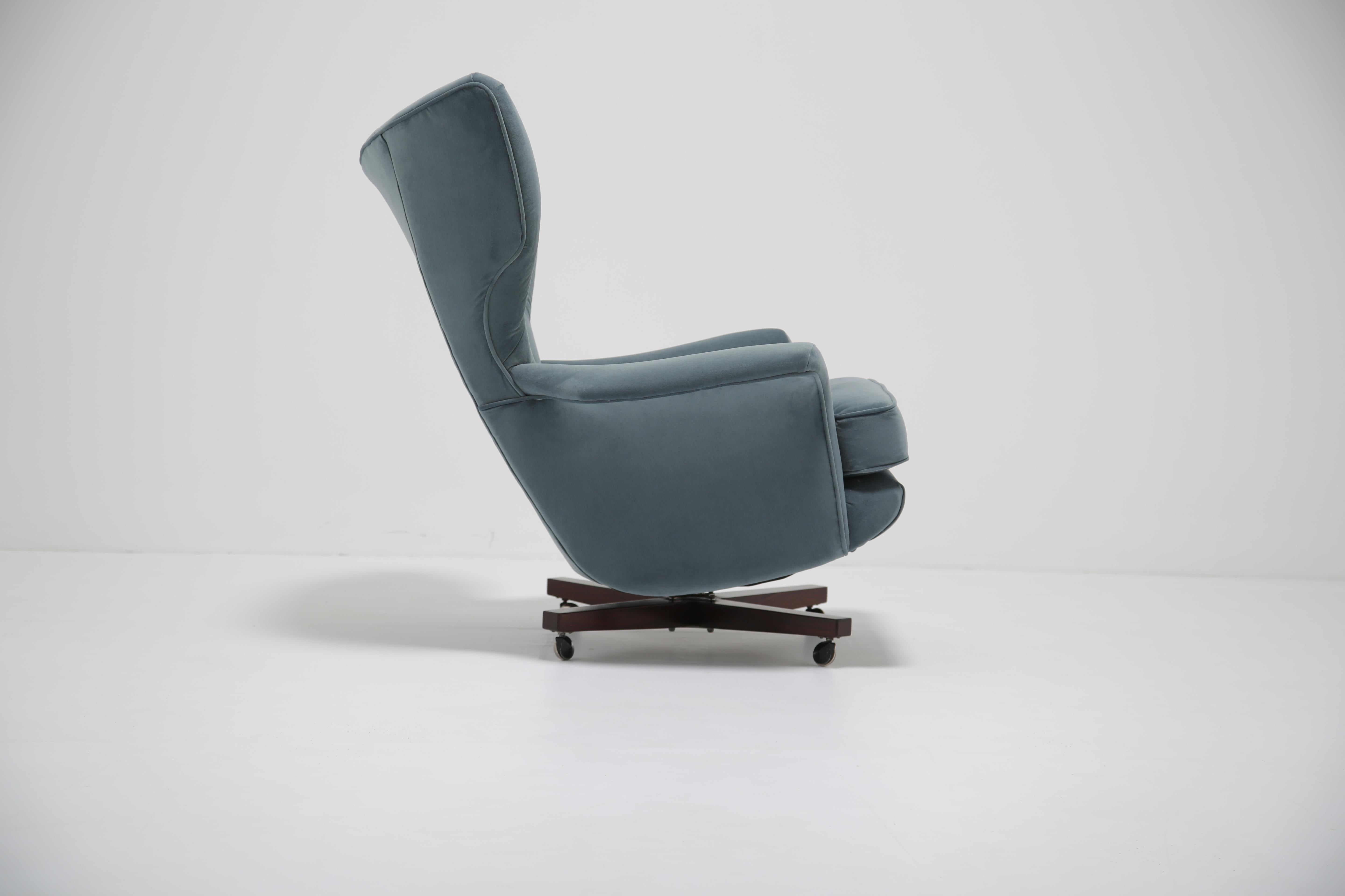 Mid-Century Rocking & Swivel Lounge Armchair 'Blofeld' 6250 by G-Plan, 1960s. For Sale 5