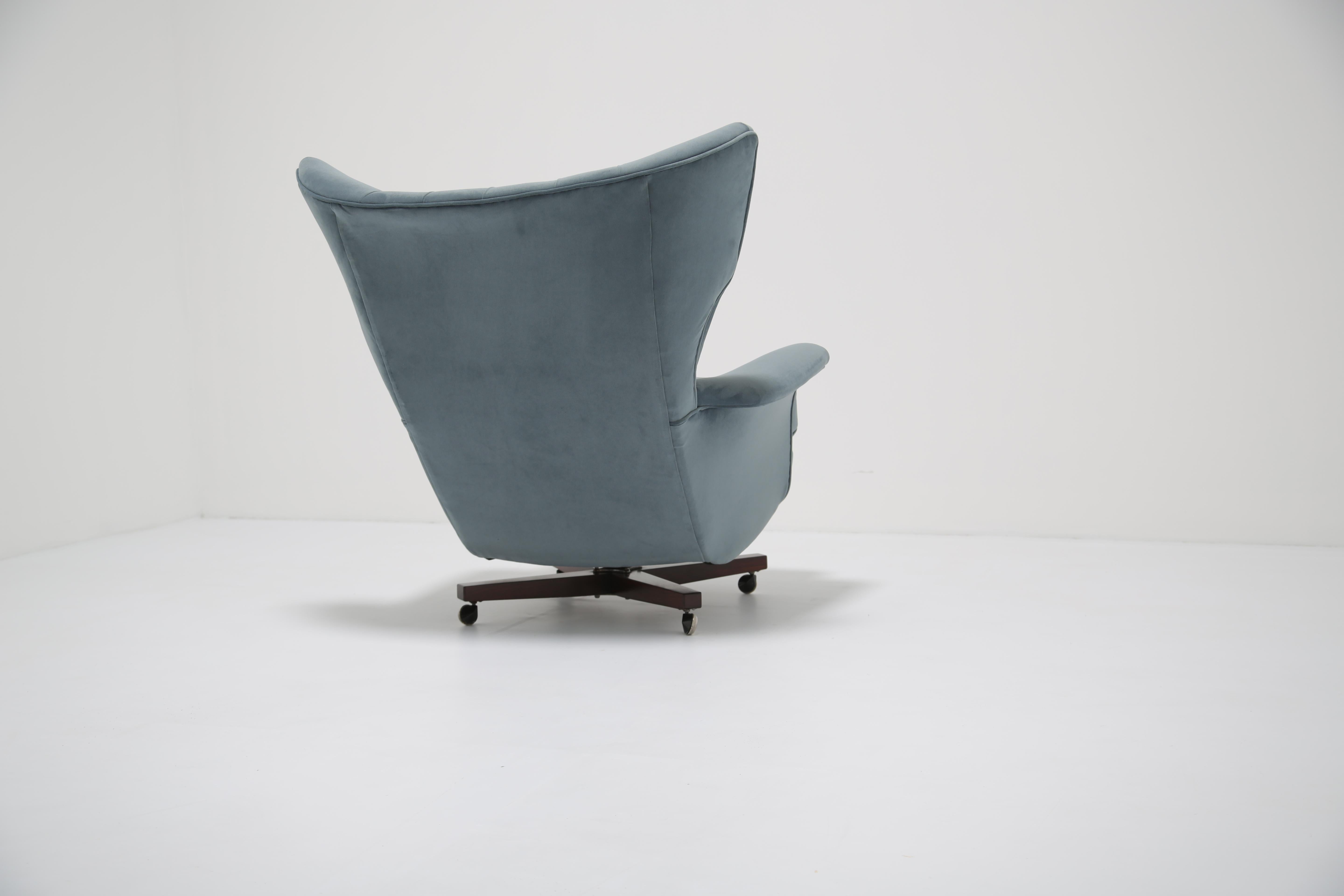 Mid-Century Rocking & Swivel Lounge Armchair 'Blofeld' 6250 by G-Plan, 1960s. For Sale 7