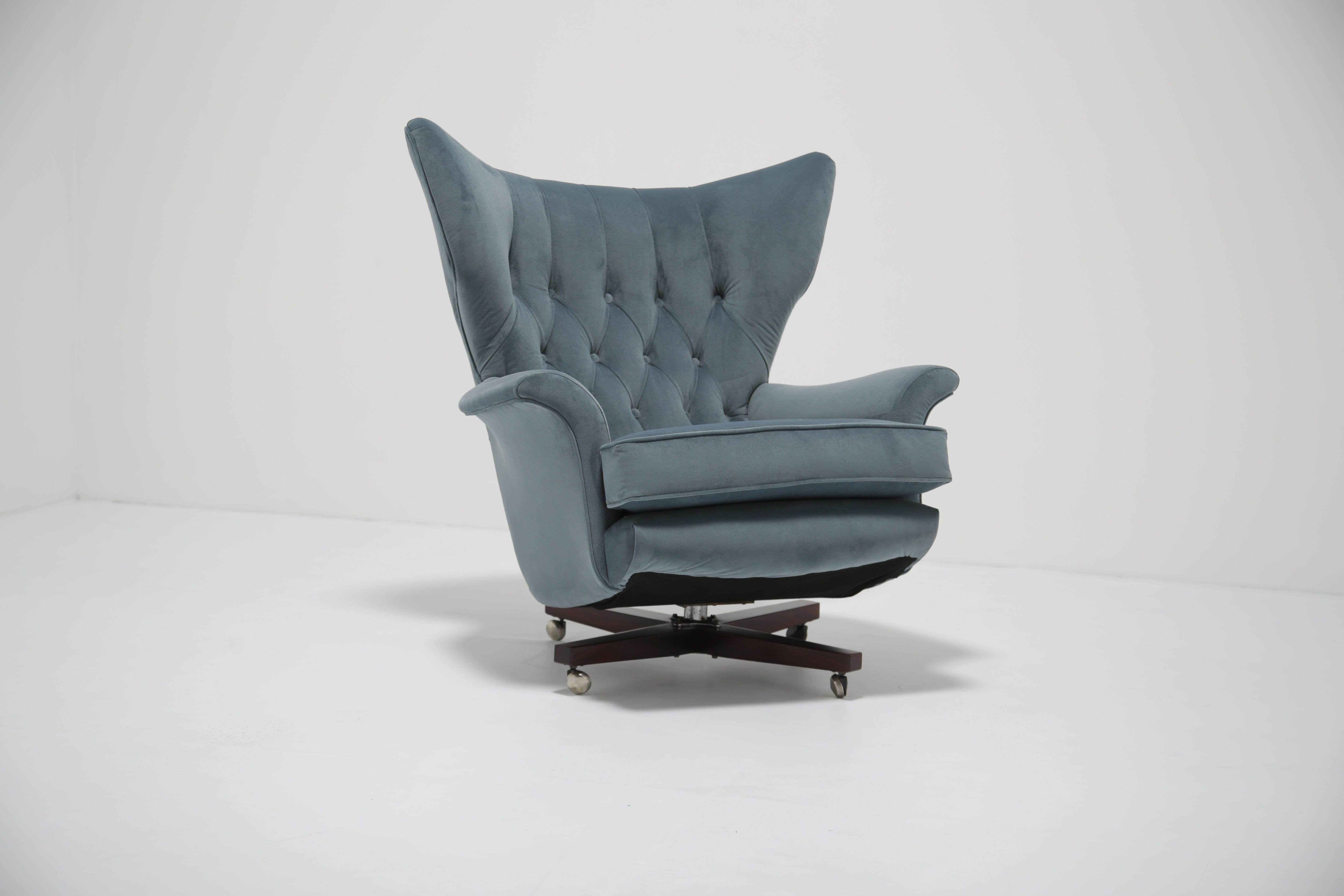 Mid-Century Modern Mid-Century Rocking & Swivel Lounge Armchair 'Blofeld' 6250 by G-Plan, 1960s. For Sale