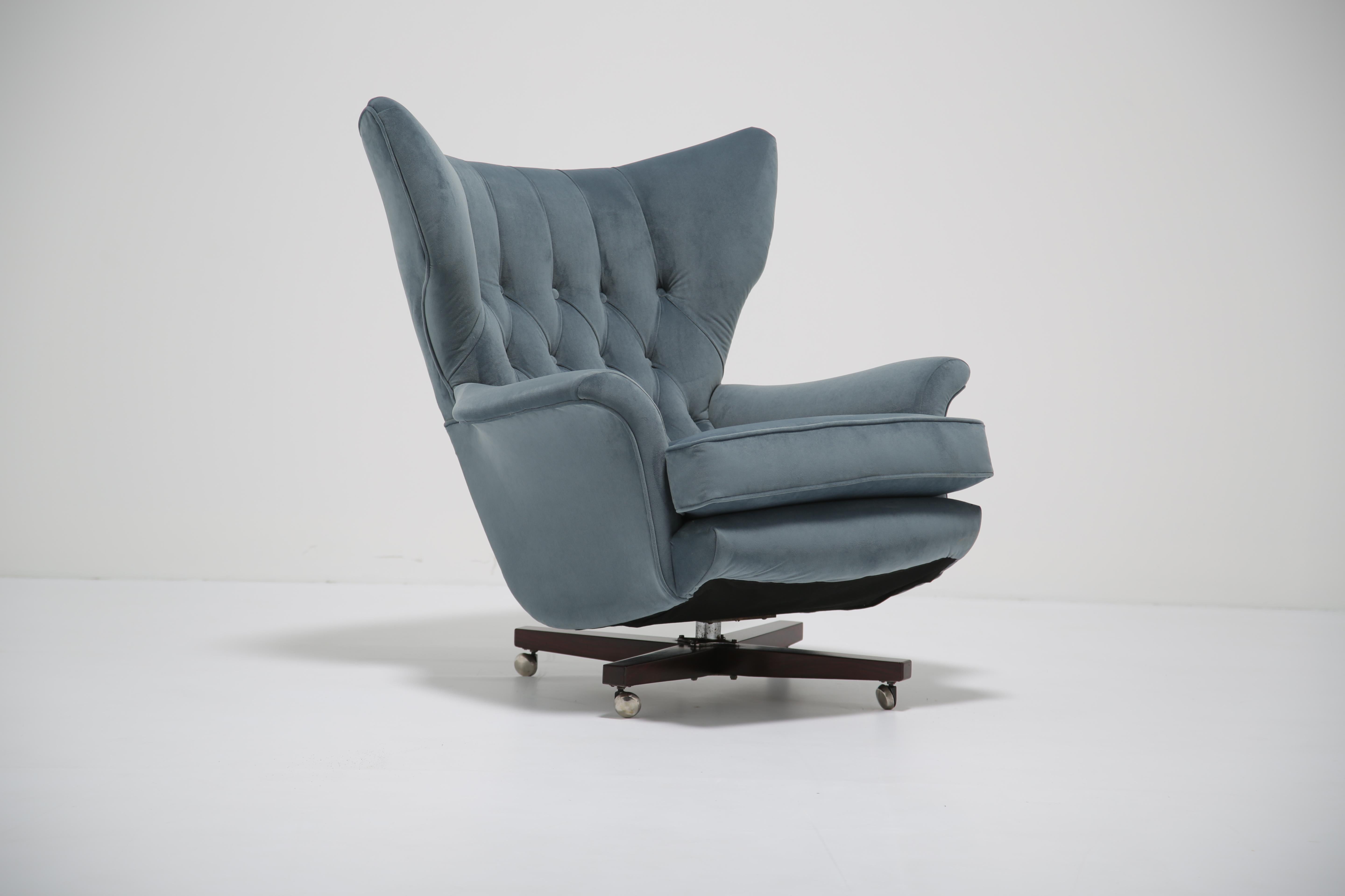 Mid-Century Rocking & Swivel Lounge Armchair 'Blofeld' 6250 by G-Plan, 1960s. For Sale 1