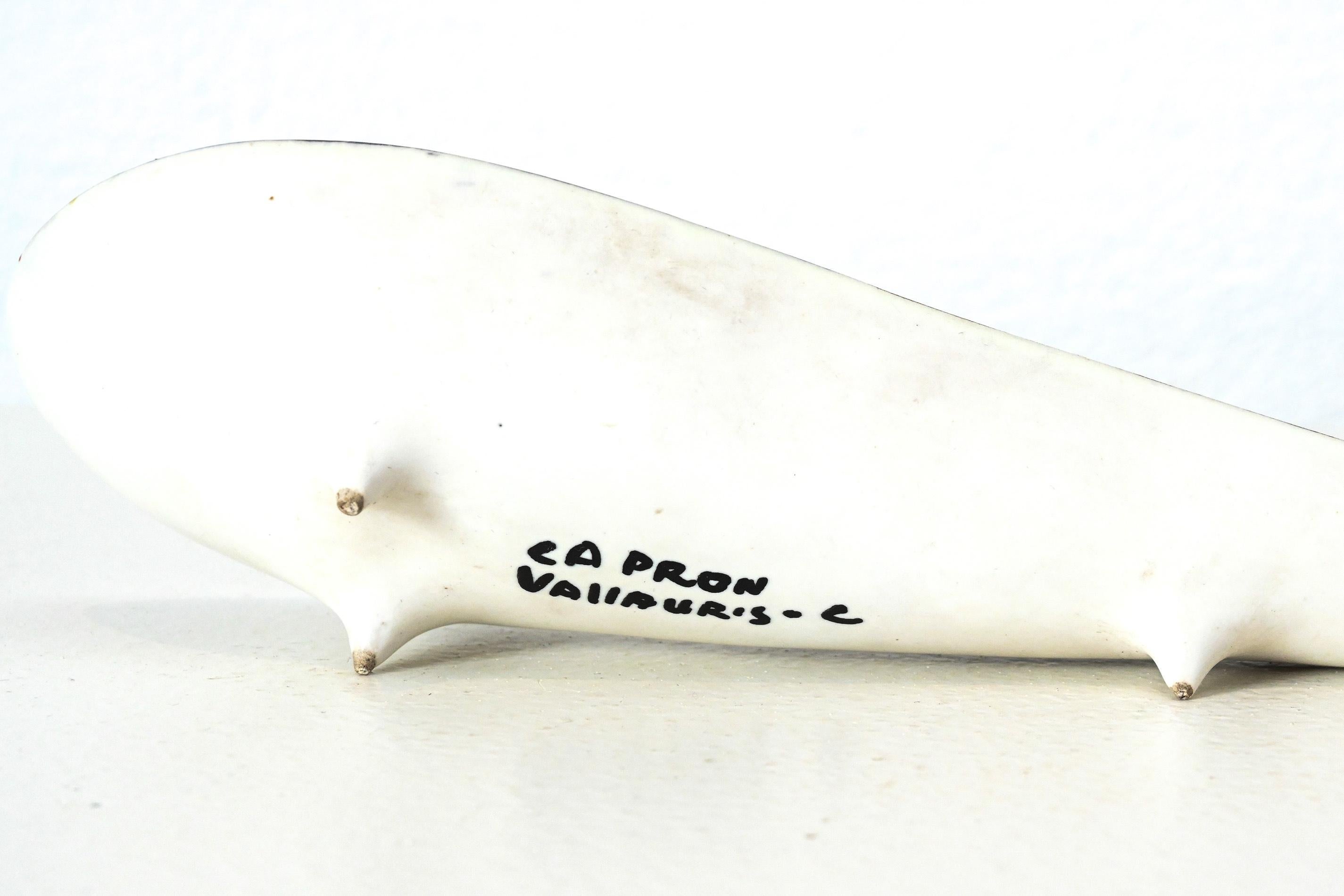 Fine teardrop shaped Roger Capron ceramic vide poche

with pyjama decoration.

Produced at his workshops in Vallauris in the 1950s