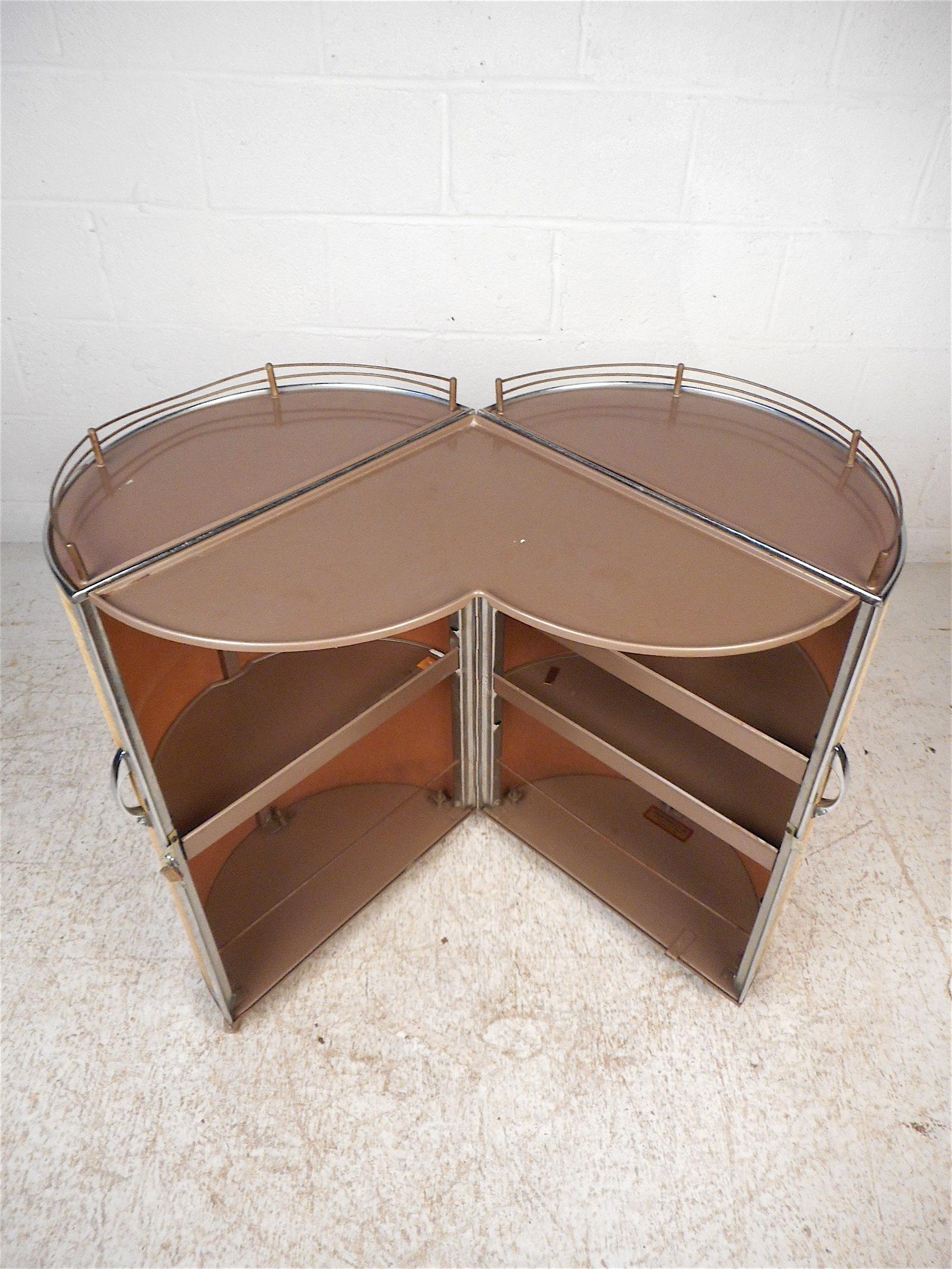 Midcentury Rolling Bar Cabinet by Semrow Products In Good Condition In Brooklyn, NY