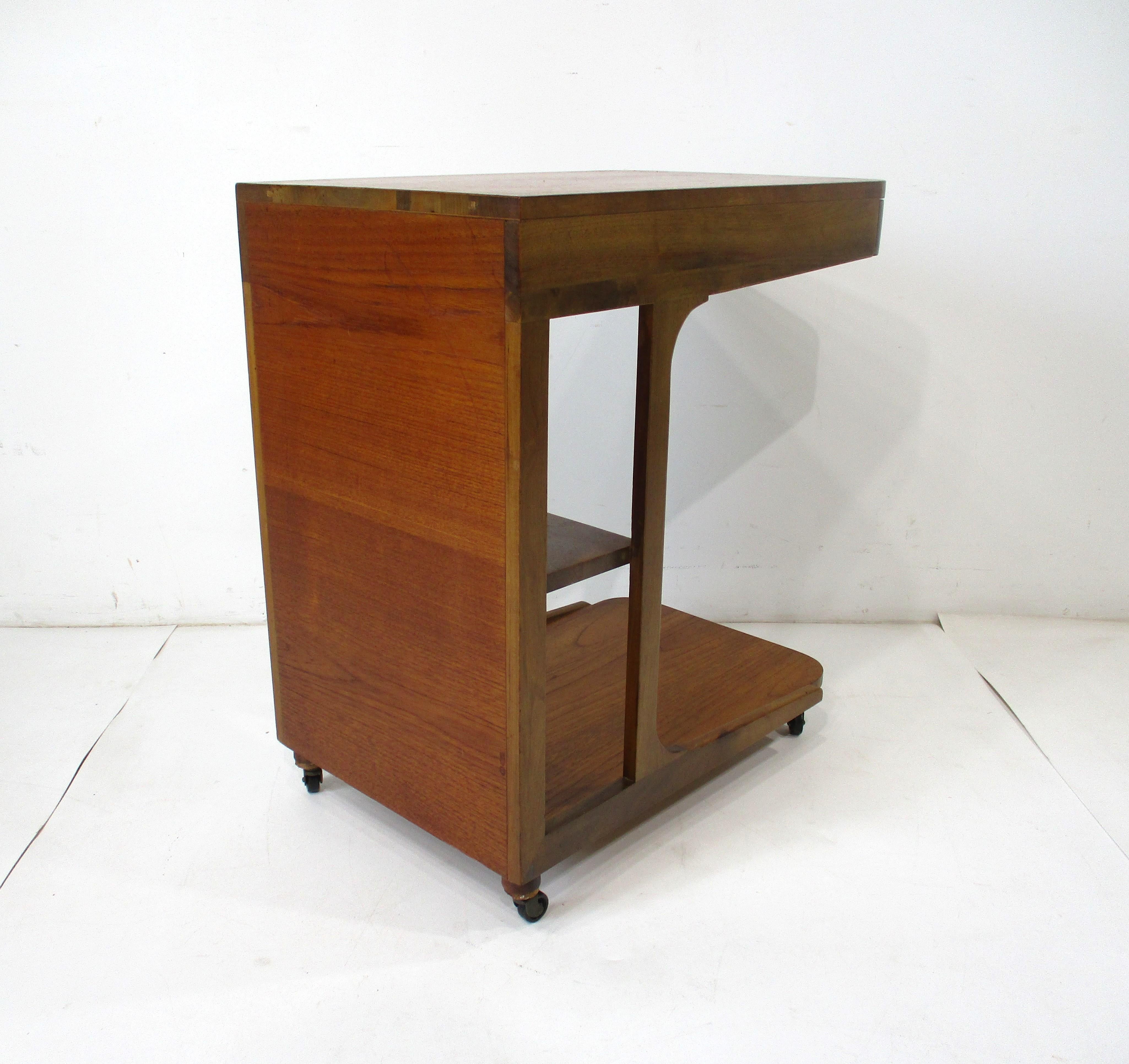 Dunbar styled Mid Century Rolling Bar Cart In Good Condition For Sale In Cincinnati, OH