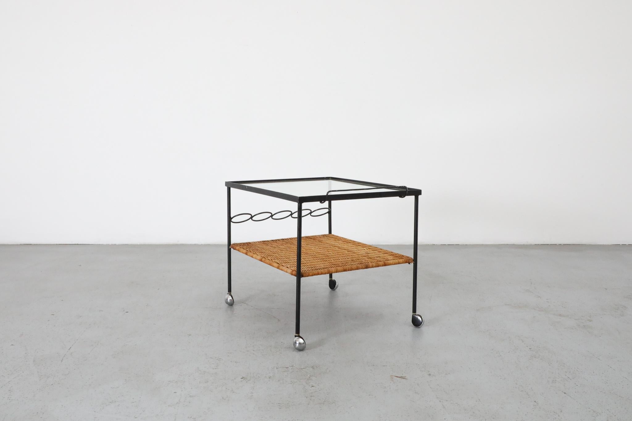 Mid-Century Rolling Bar Cart with Clear Glass and Rattan Shelf In Good Condition For Sale In Los Angeles, CA