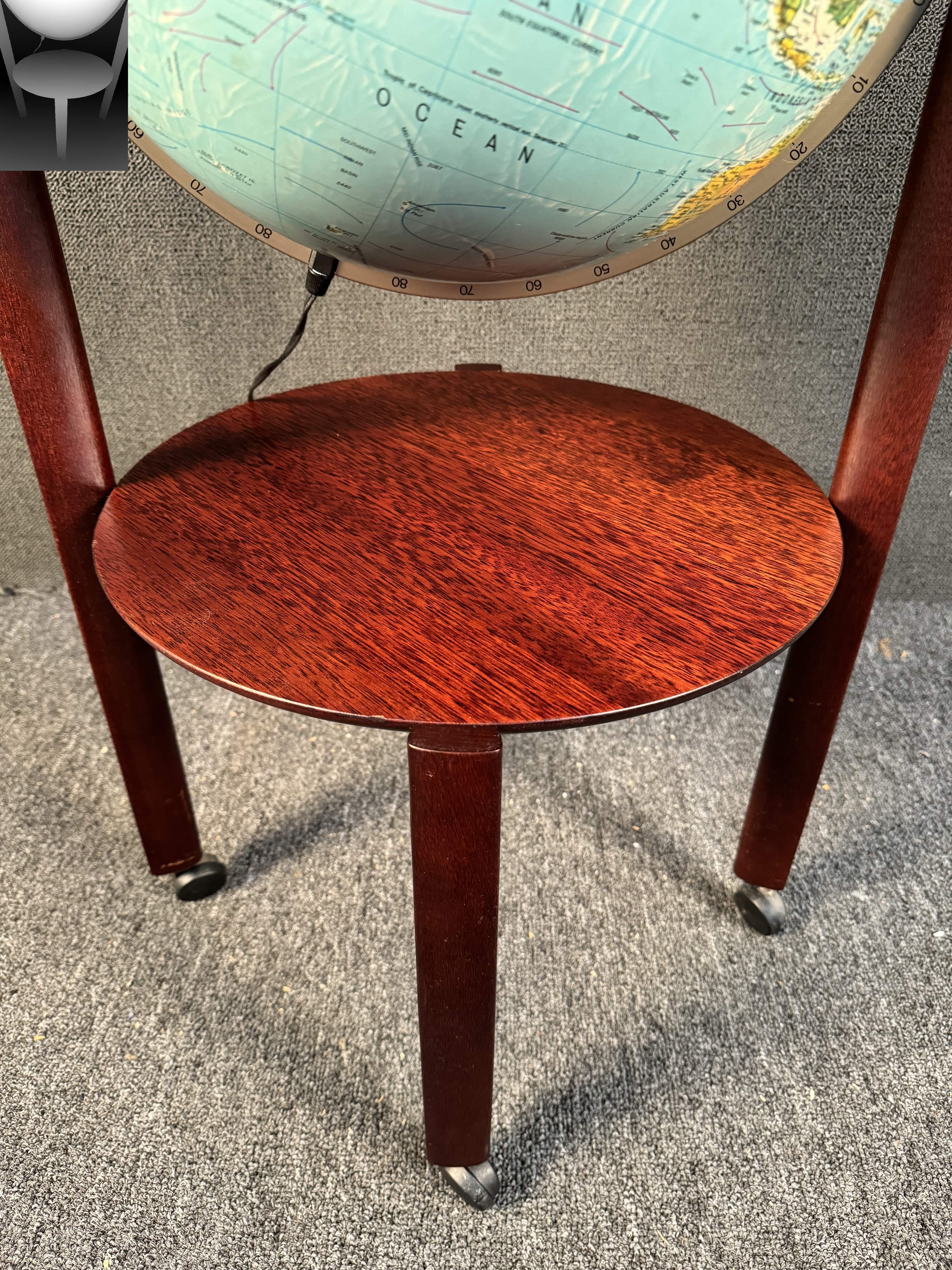 Mid-Century Rolling Globe In Good Condition For Sale In Brooklyn, NY