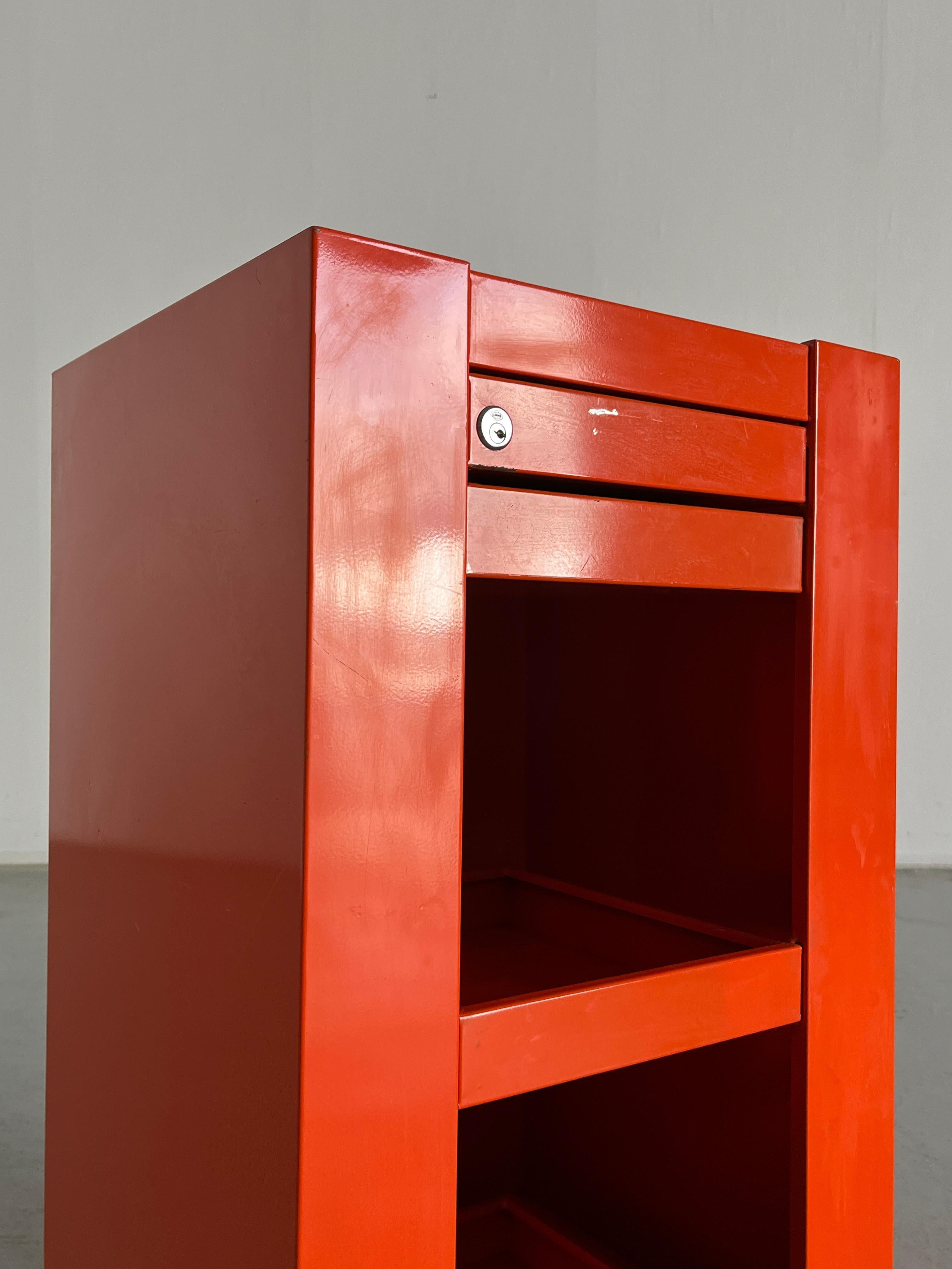 Mid-Century Rolling Office Trolley or Vintage Toolbox in Orange Sheet Metal, 70s In Good Condition For Sale In Zagreb, HR