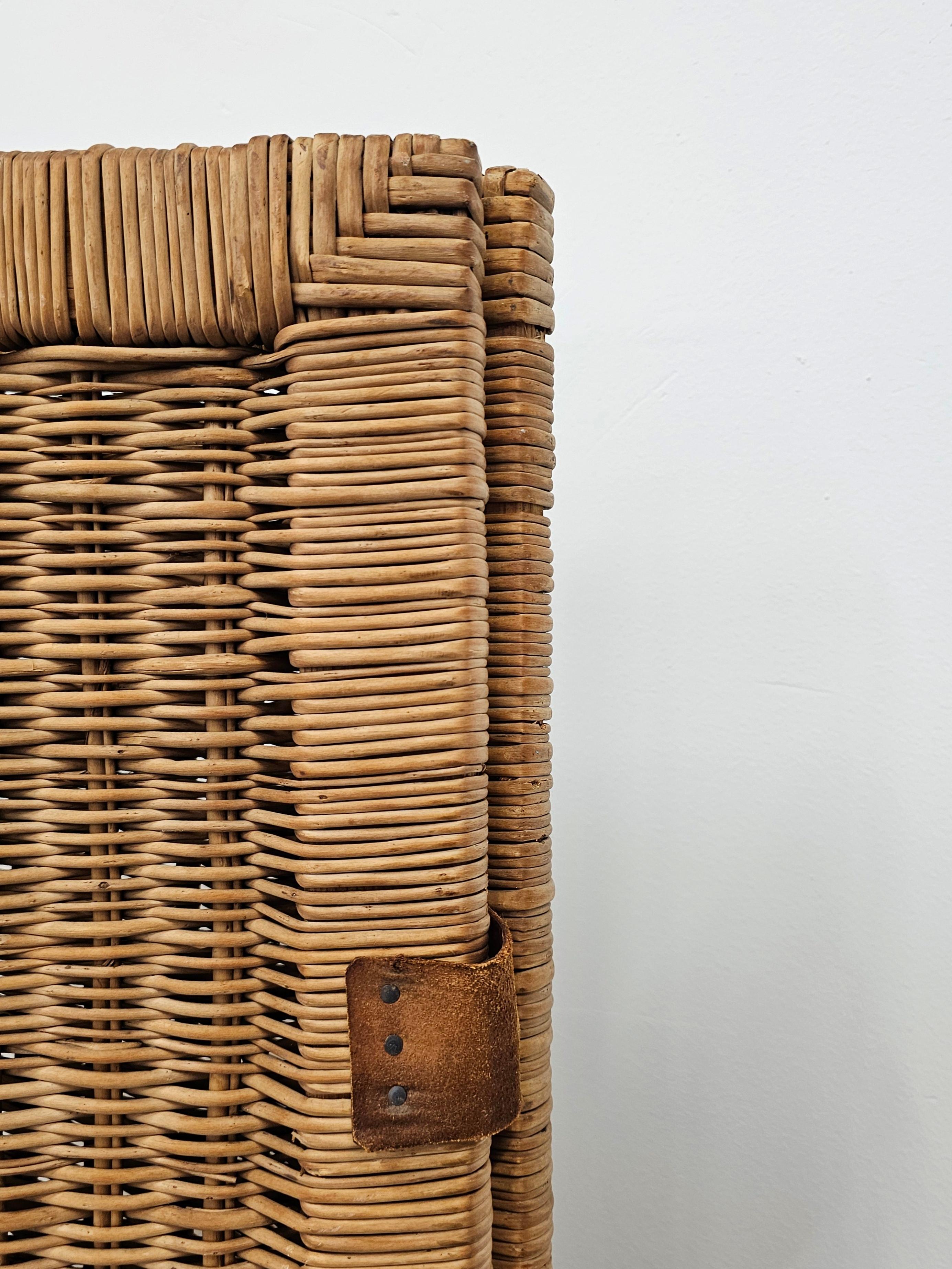 Mid Century Room Divider done in rattan with leather connectors, Italy 1960s In Good Condition In Beograd, RS