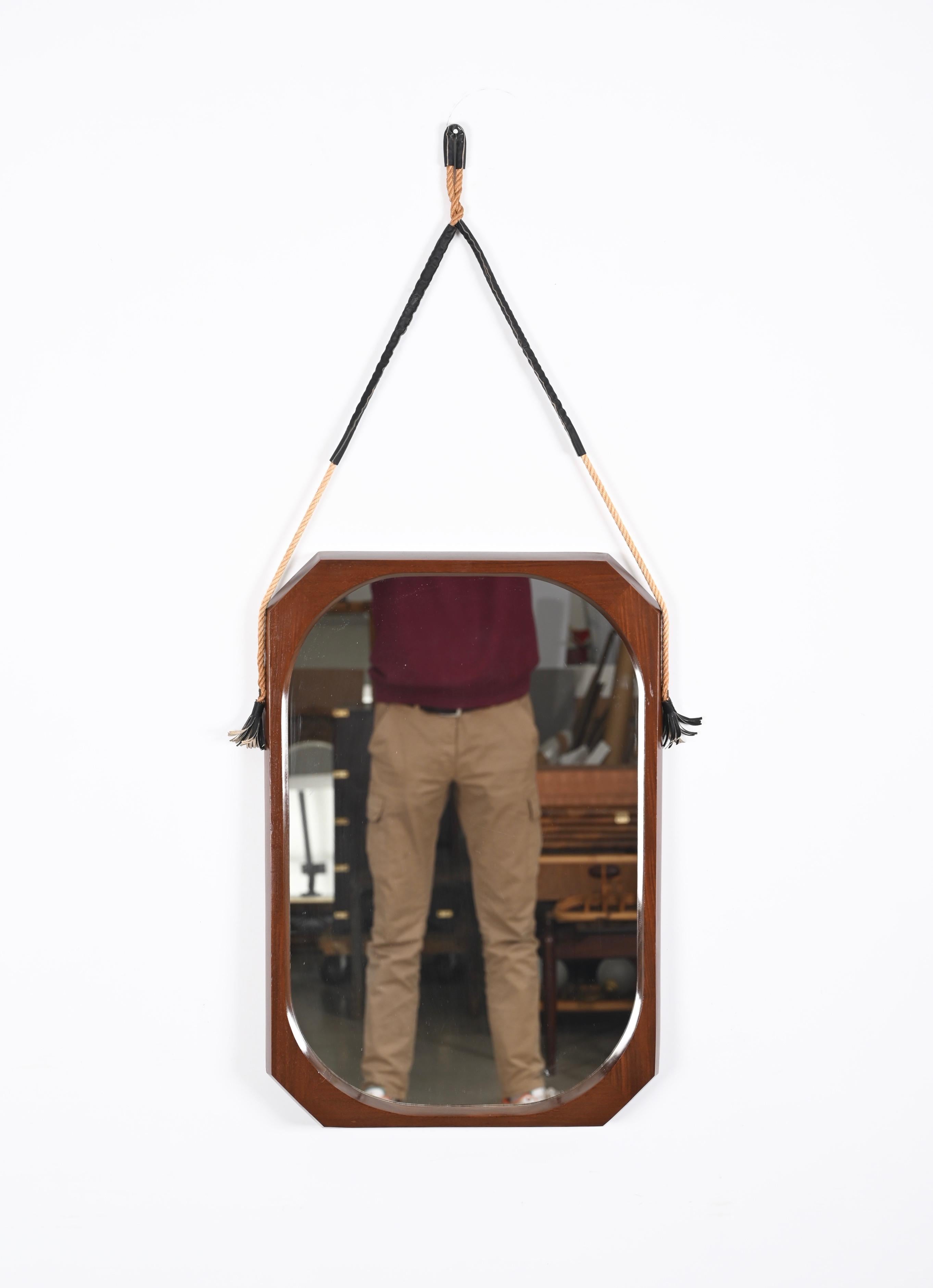 Midcentury Rope and Leather Teak Framed Italian Wall Mirror, 1960s In Good Condition For Sale In Roma, IT