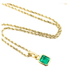 Ciondolo a catena con smeraldo di metà secolo in 14 ct.