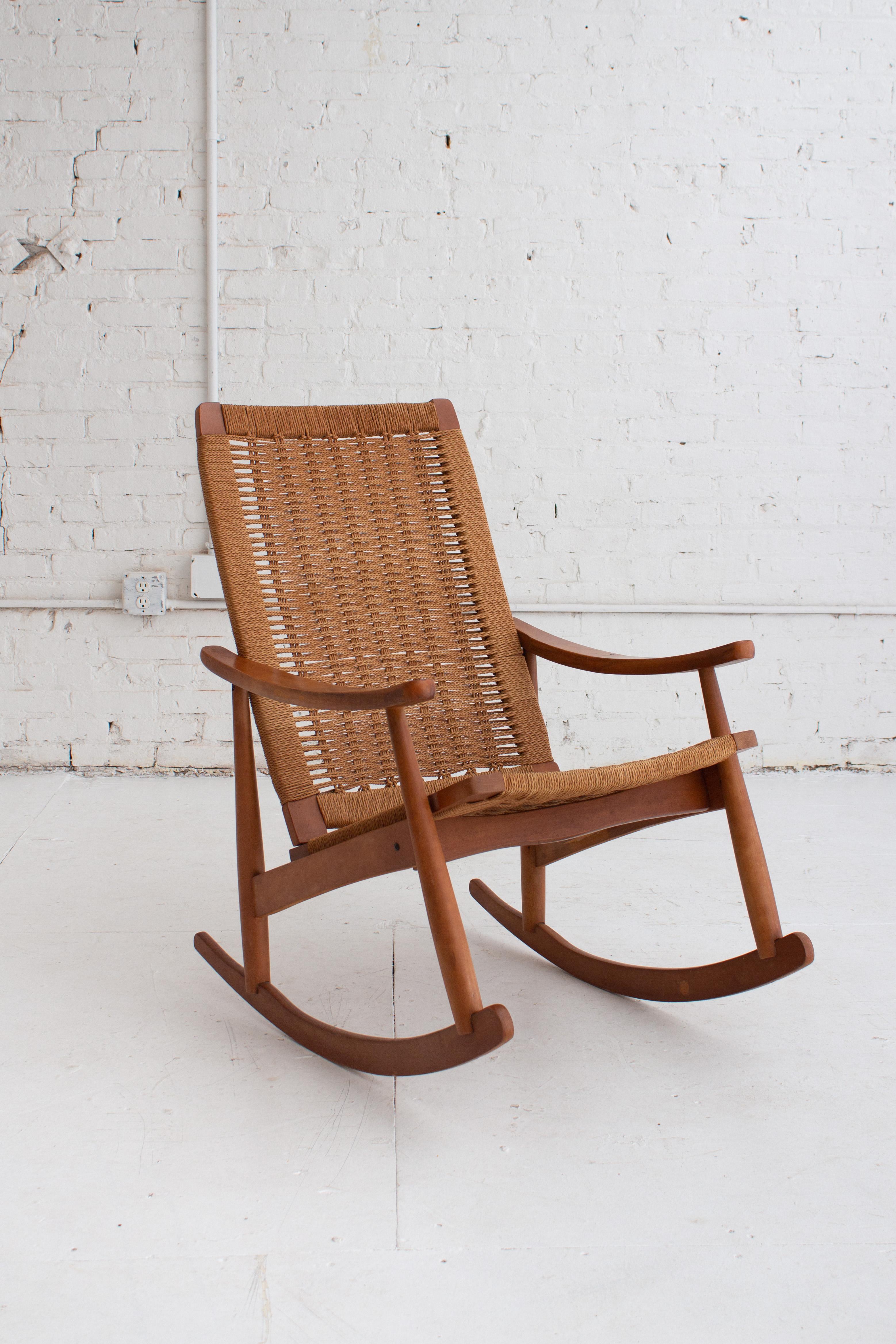 Midcentury Rope Rocking Chair in the Style of Hans Wegner In Good Condition In Brooklyn, NY