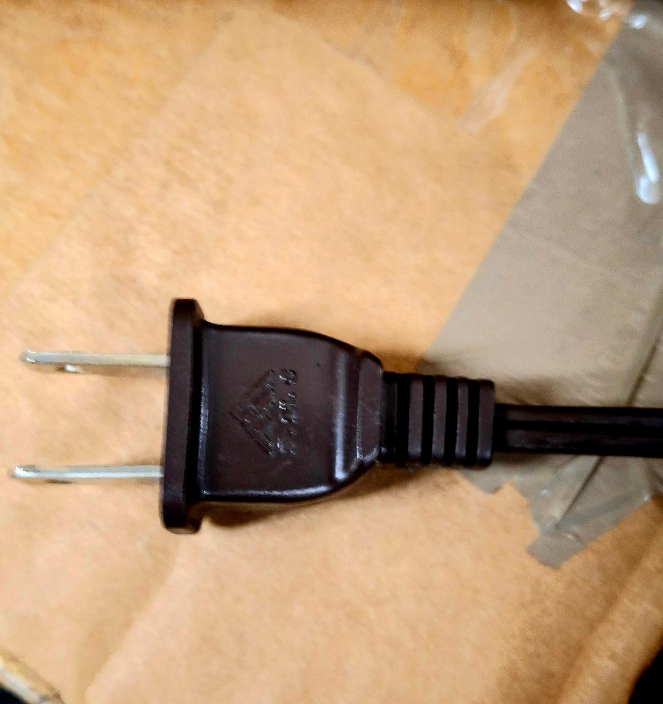 Mediados de siglo  Jarrón con Medallón de Rosas Montado como Lámpara Madera dura en venta