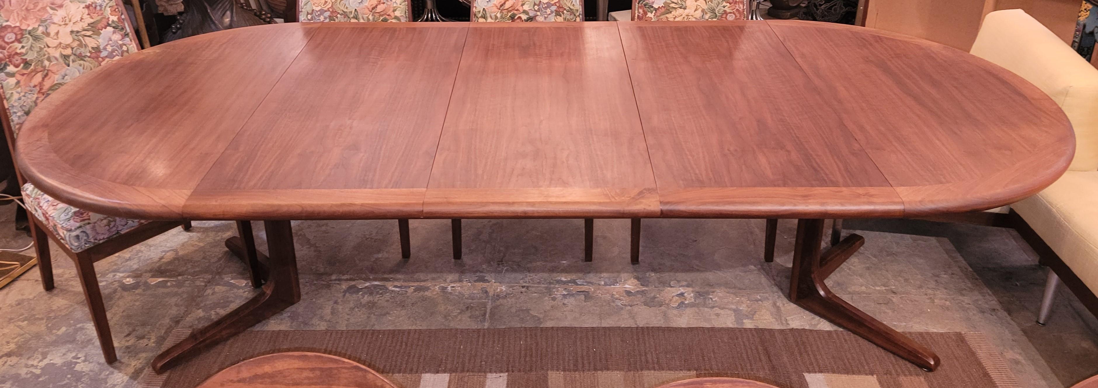 Mid-Century Modern Mid Century Rosewood Dinning Table with Eight Chairs By Glen Of California