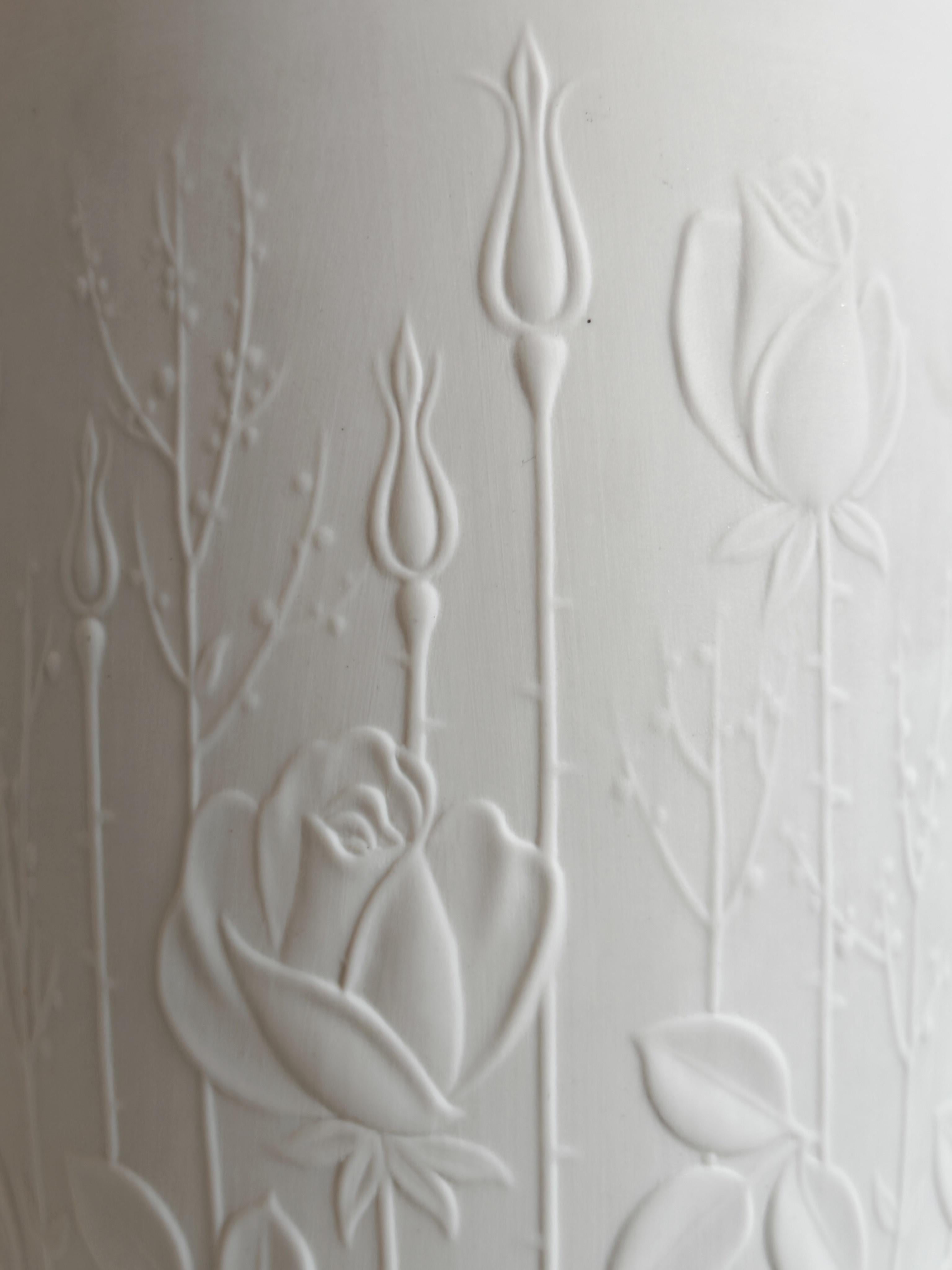 En este anuncio encontrarás un refinado jarrón de porcelana 