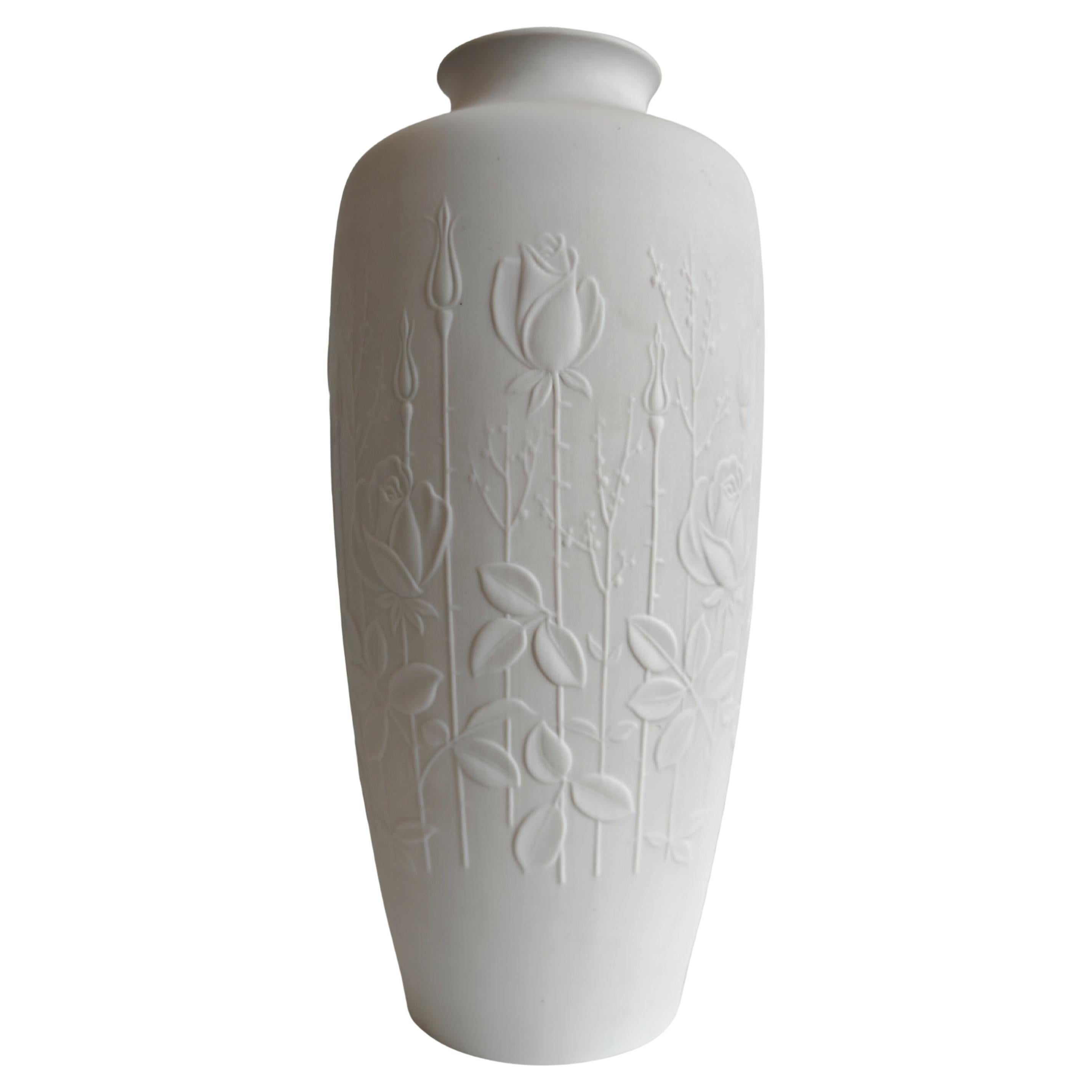 Mid Century "Rosengarten" Vase by Alboth
Kaiser in bisque porcelain, Germany