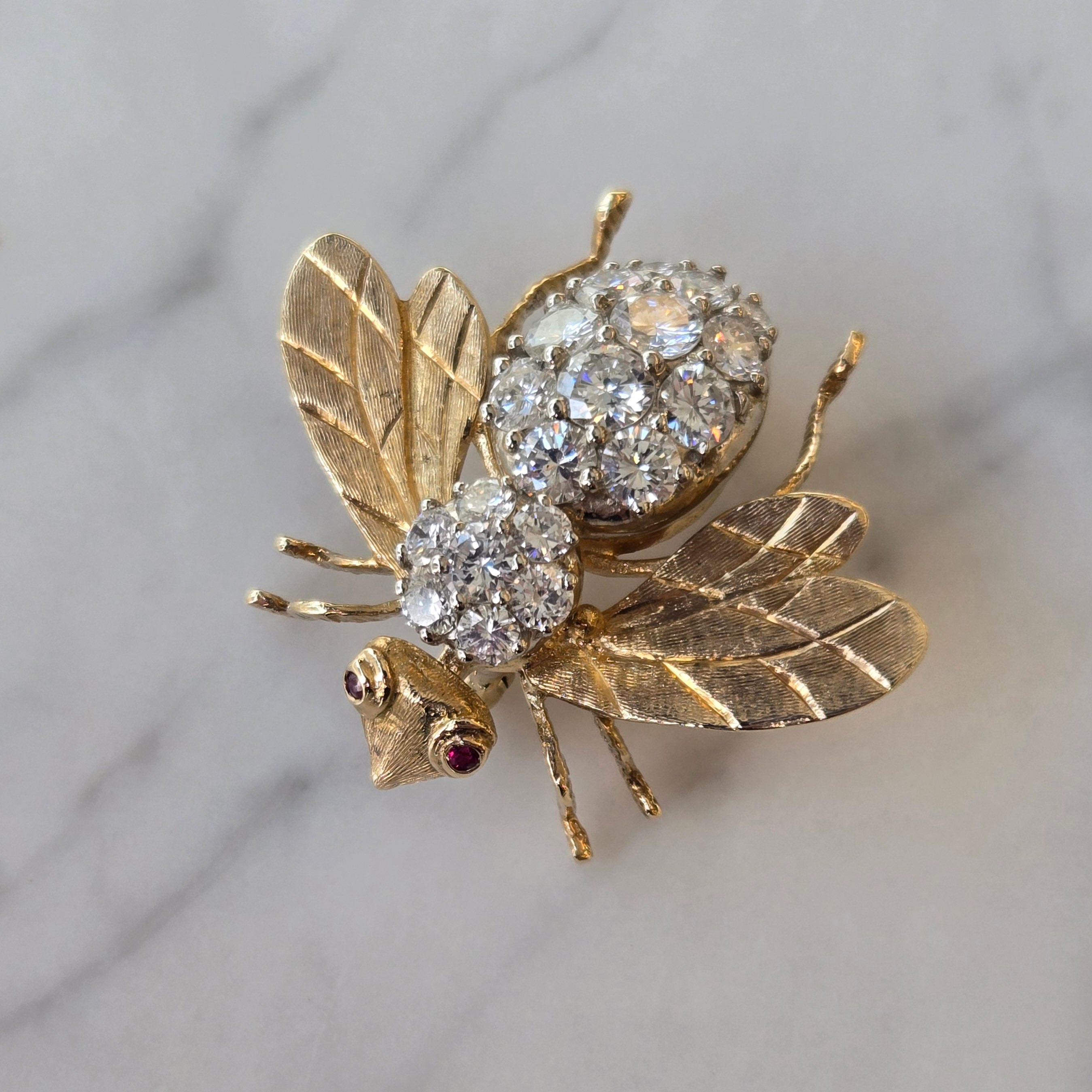 Mid-Century Rosenthal 18K Gold Diamond Bee Brooch For Sale 1