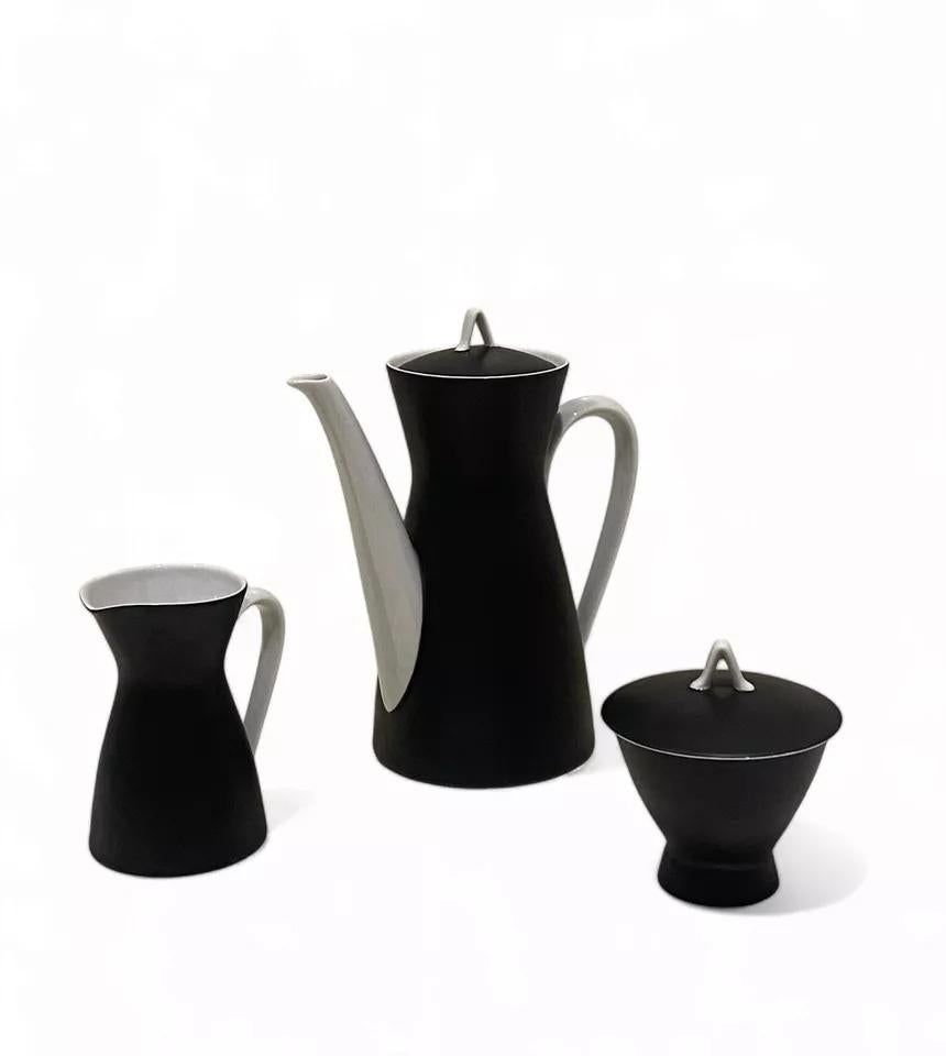Mitte des Jahrhunderts Rosenthal Raymond Loewy Ebenholz Schwarz Form 2000 Couchtisch für 12 Personen 1950 im Angebot 3