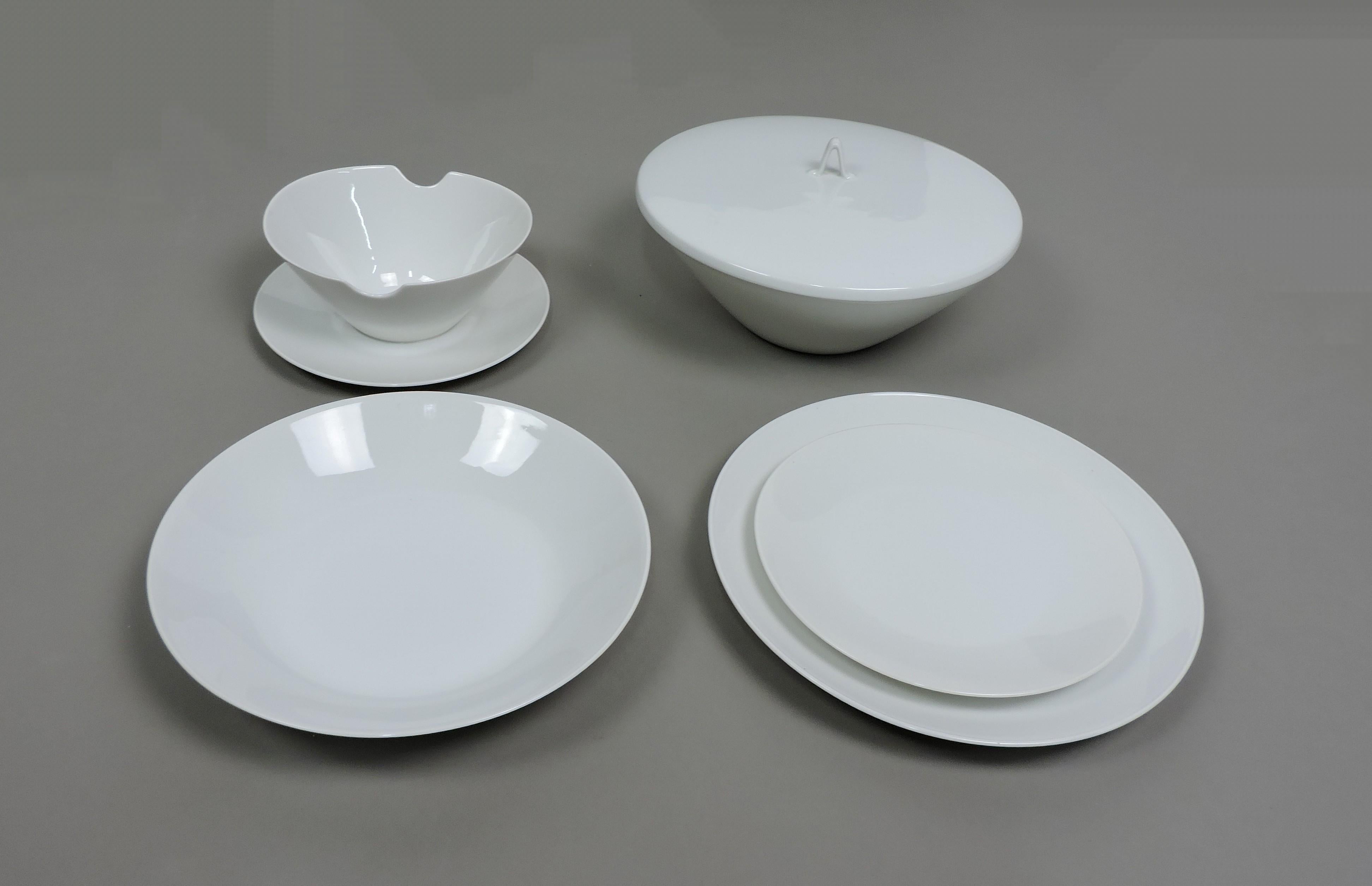 Tedesco Set da pranzo bianco classico moderno di metà secolo Rosenthal Raymond Loewy Form 2000 in vendita