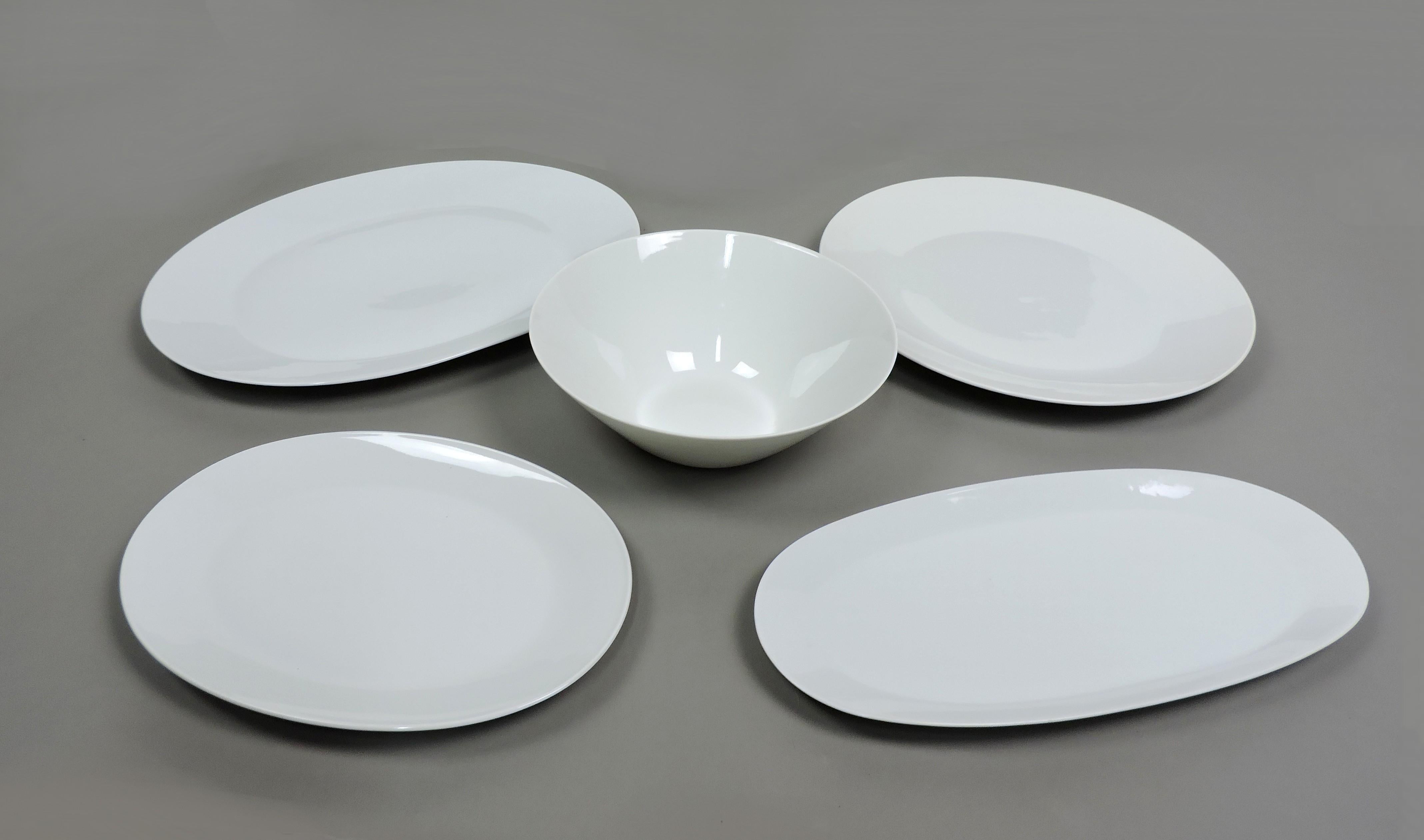 Set da pranzo bianco classico moderno di metà secolo Rosenthal Raymond Loewy Form 2000 In condizioni buone in vendita a Chesterfield, NJ