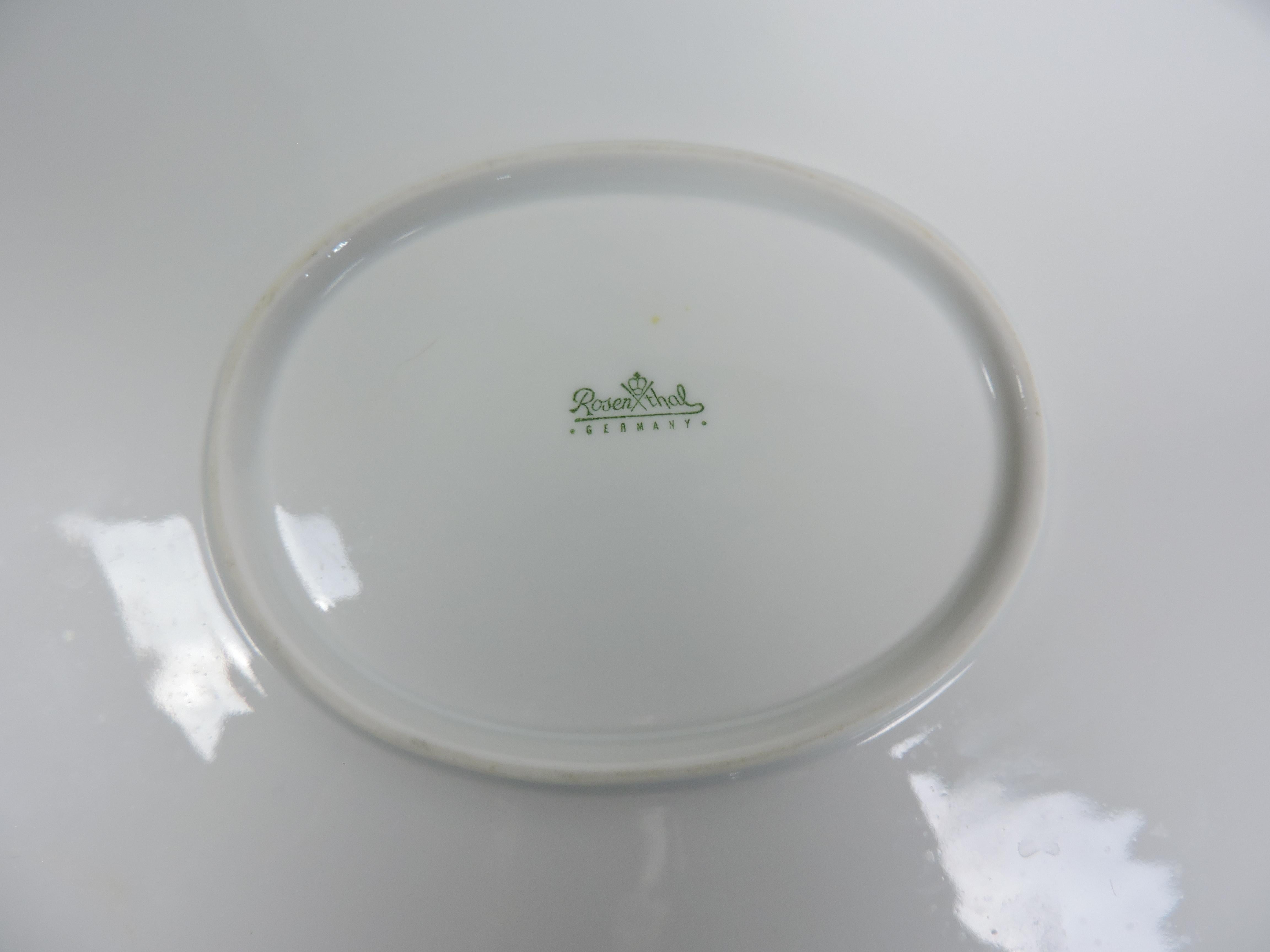 Porcellana Set da pranzo bianco classico moderno di metà secolo Rosenthal Raymond Loewy Form 2000 in vendita