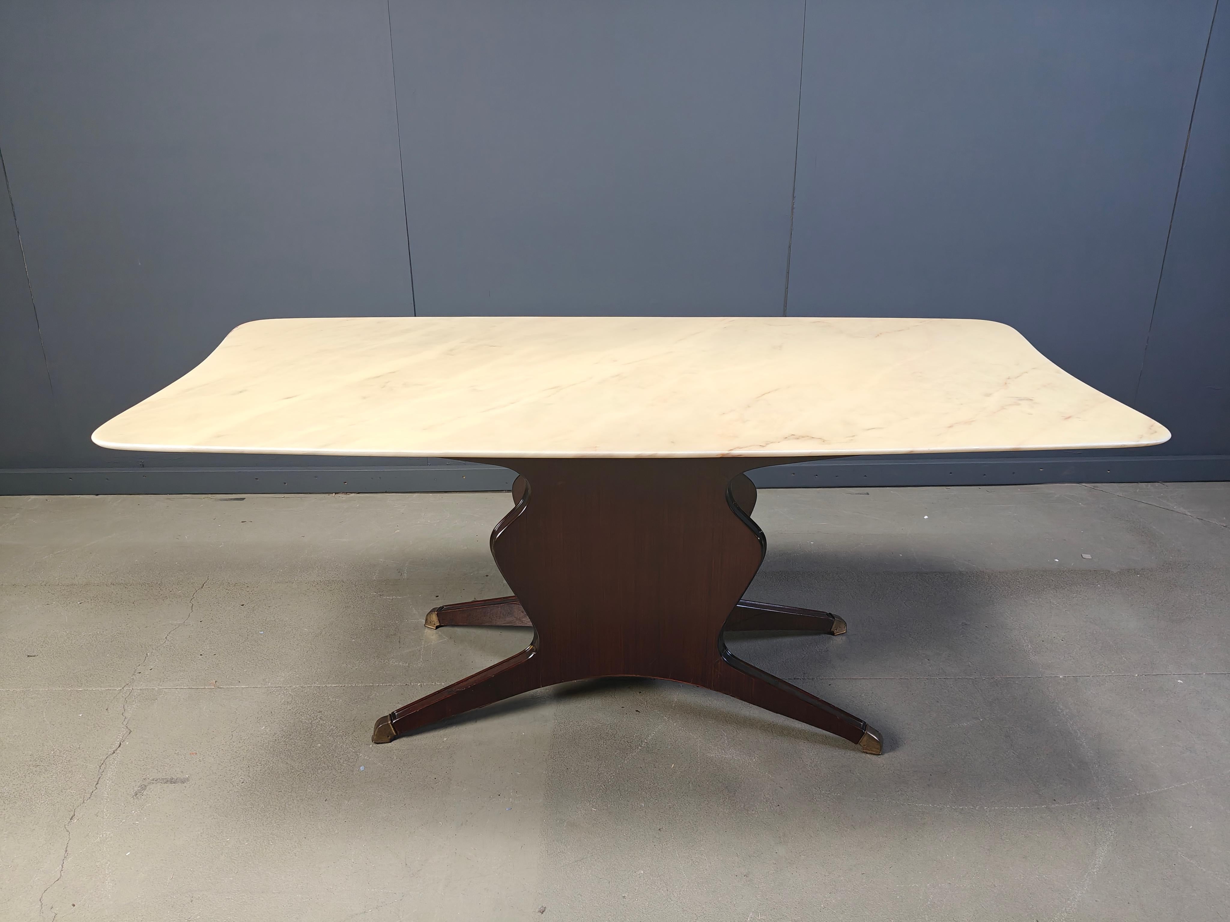 Mesa de comedor de palisandro y mármol de mediados de siglo de Osvaldo Borsani, años 50 en venta 3