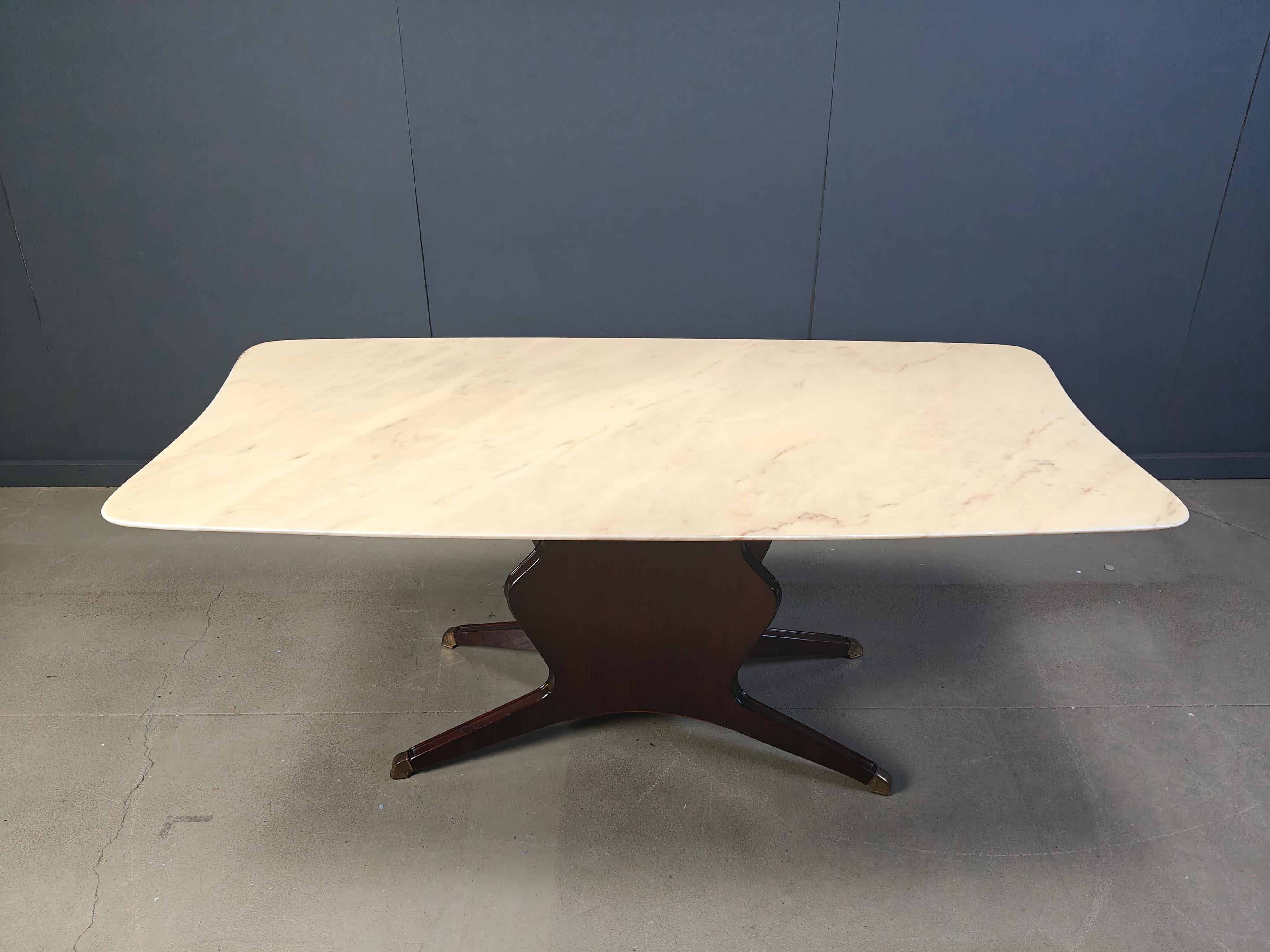Mesa de comedor de palisandro y mármol de mediados de siglo de Osvaldo Borsani, años 50 en venta 4