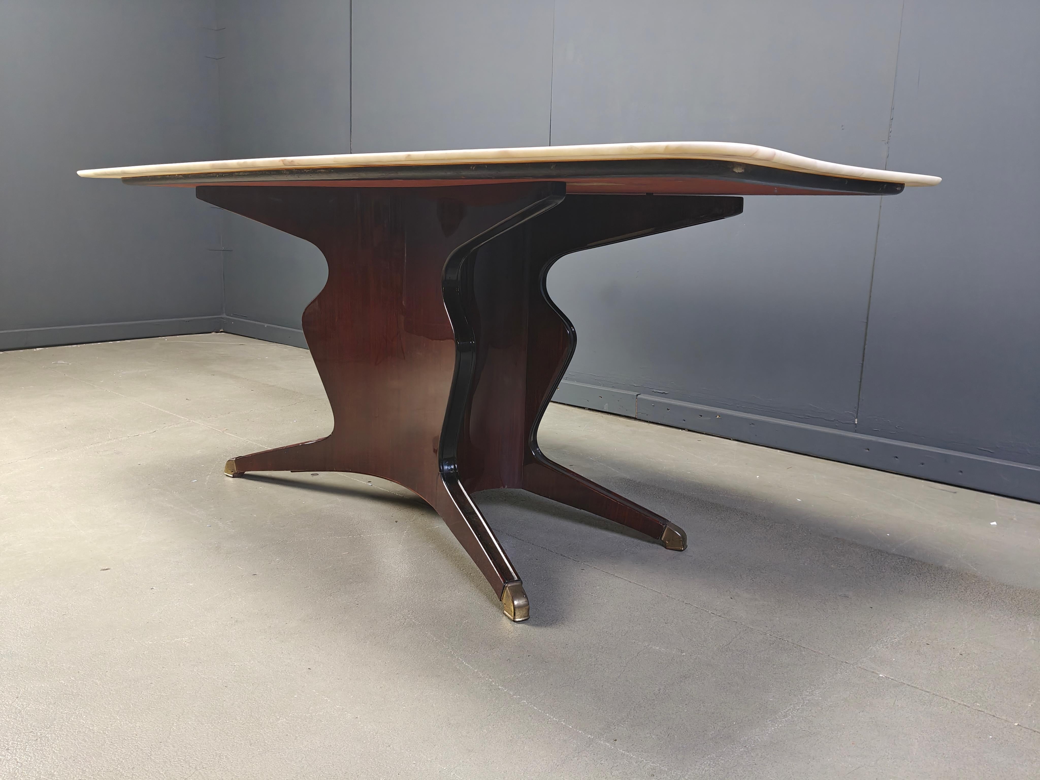 Mesa de comedor de palisandro y mármol de mediados de siglo de Osvaldo Borsani, años 50 Italiano en venta