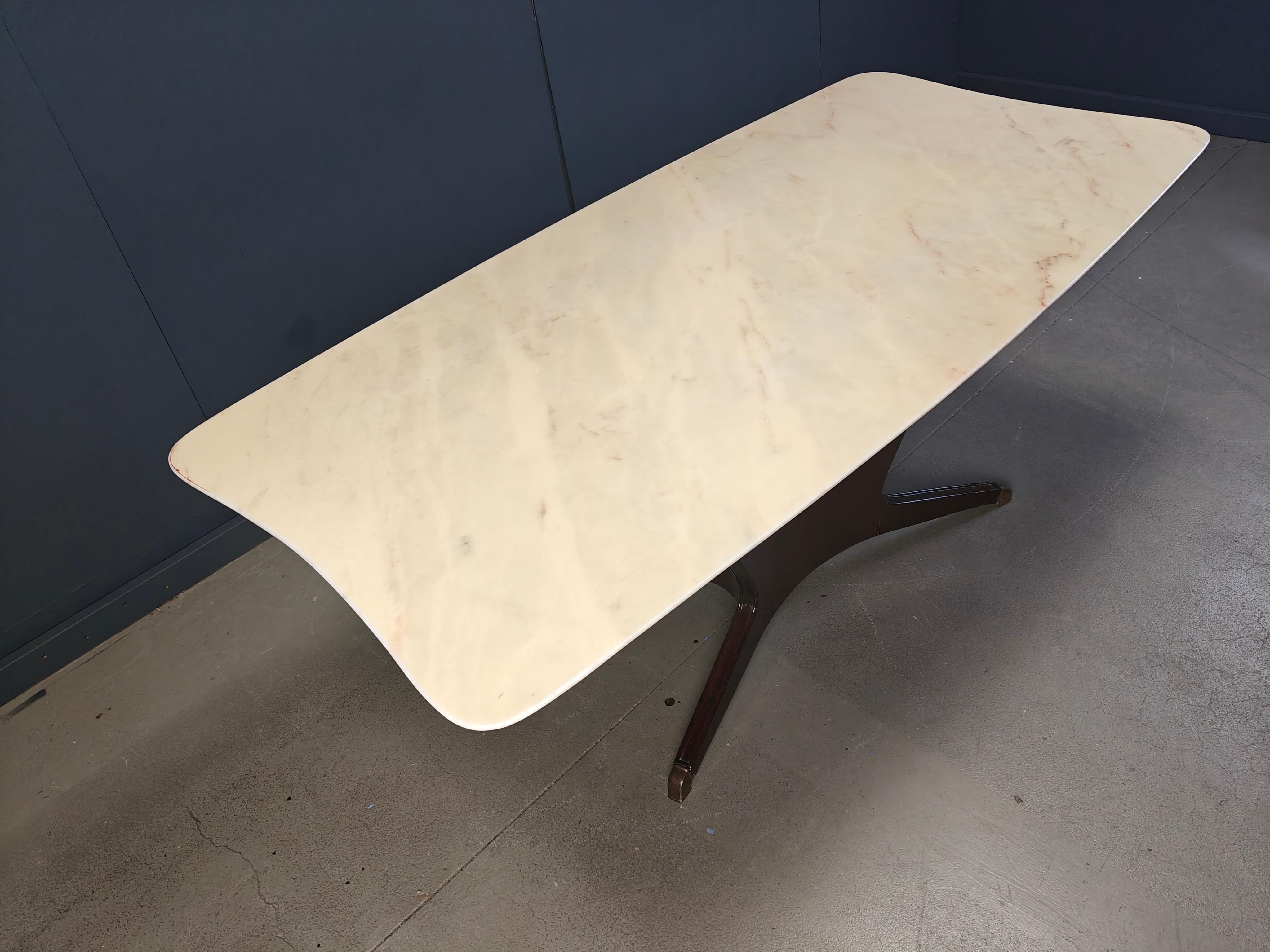 Mesa de comedor de palisandro y mármol de mediados de siglo de Osvaldo Borsani, años 50 mediados del siglo XX en venta