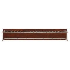 Perchero de pared de palisandro y metal de mediados de siglo