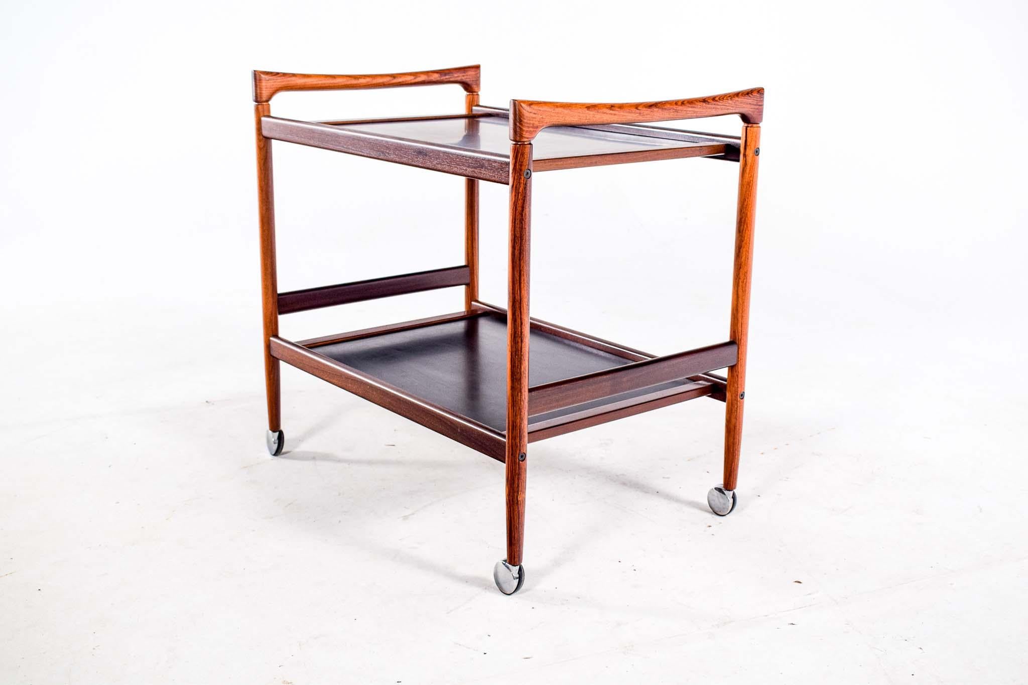 Mid-Century Modern Chariot de bar / chariot à thé du milieu du siècle dernier par Dyrlund en vente