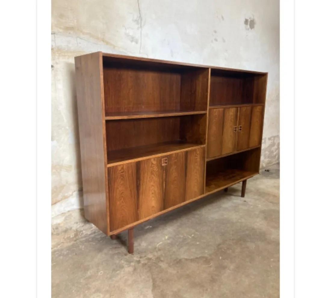 Mid-Century Rosewood Bookshelf with several shelves 

In good condition for age and use 