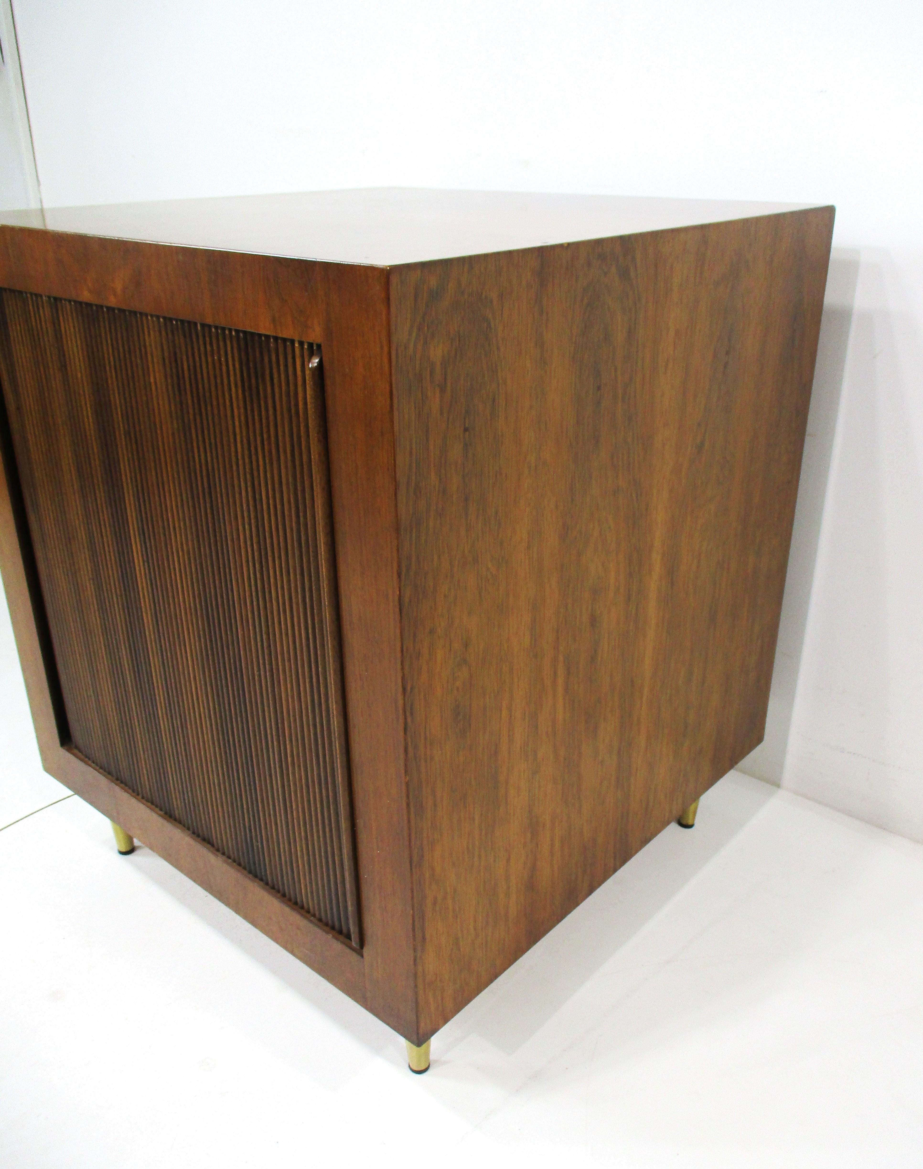 XX secolo Henredon, mobile bar a cubo in ottone e palissandro del metà del secolo scorso in vendita